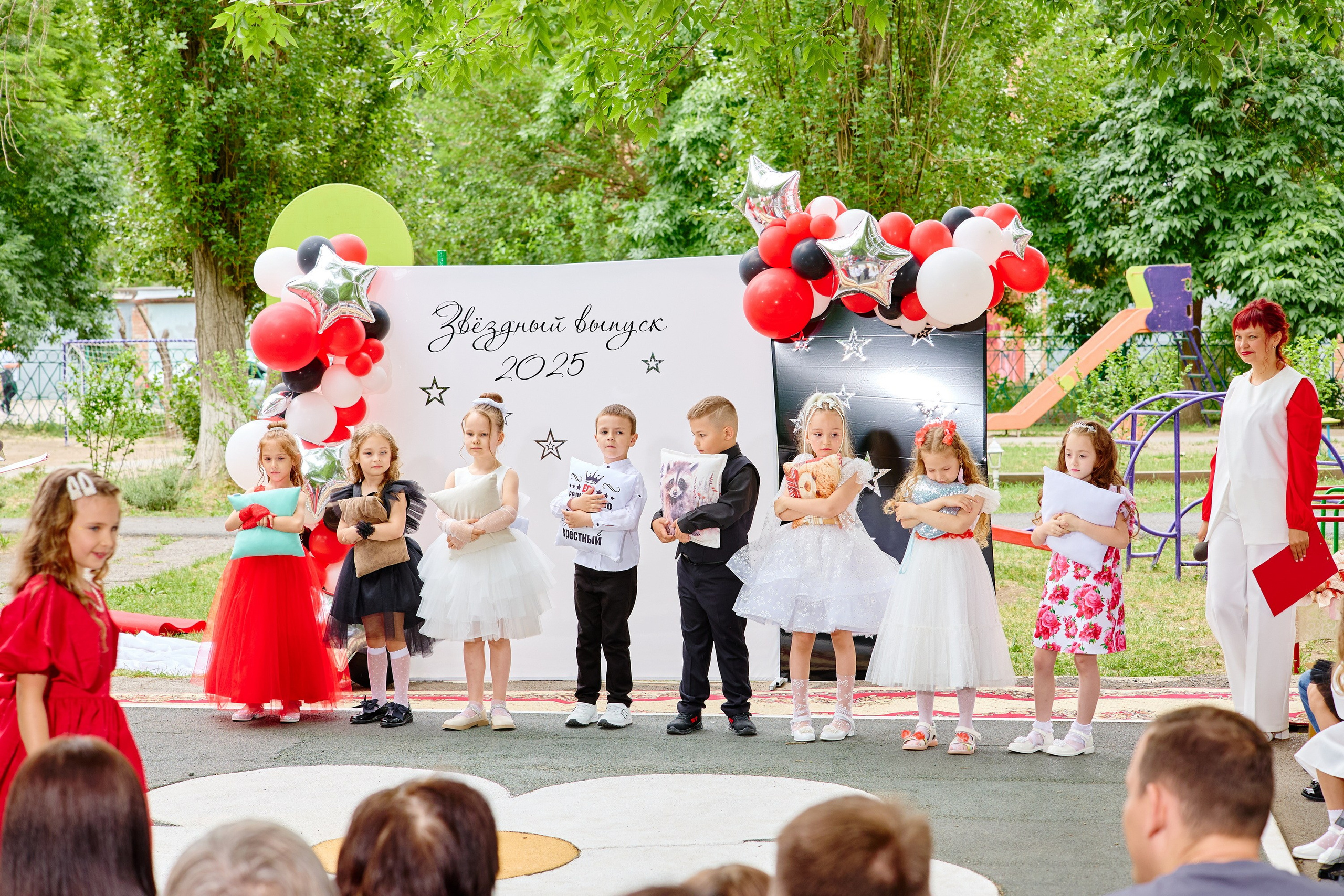 Выпускной 45 сад. Фотограф Выпускные альбомы Таганрог Сергей Коробченко