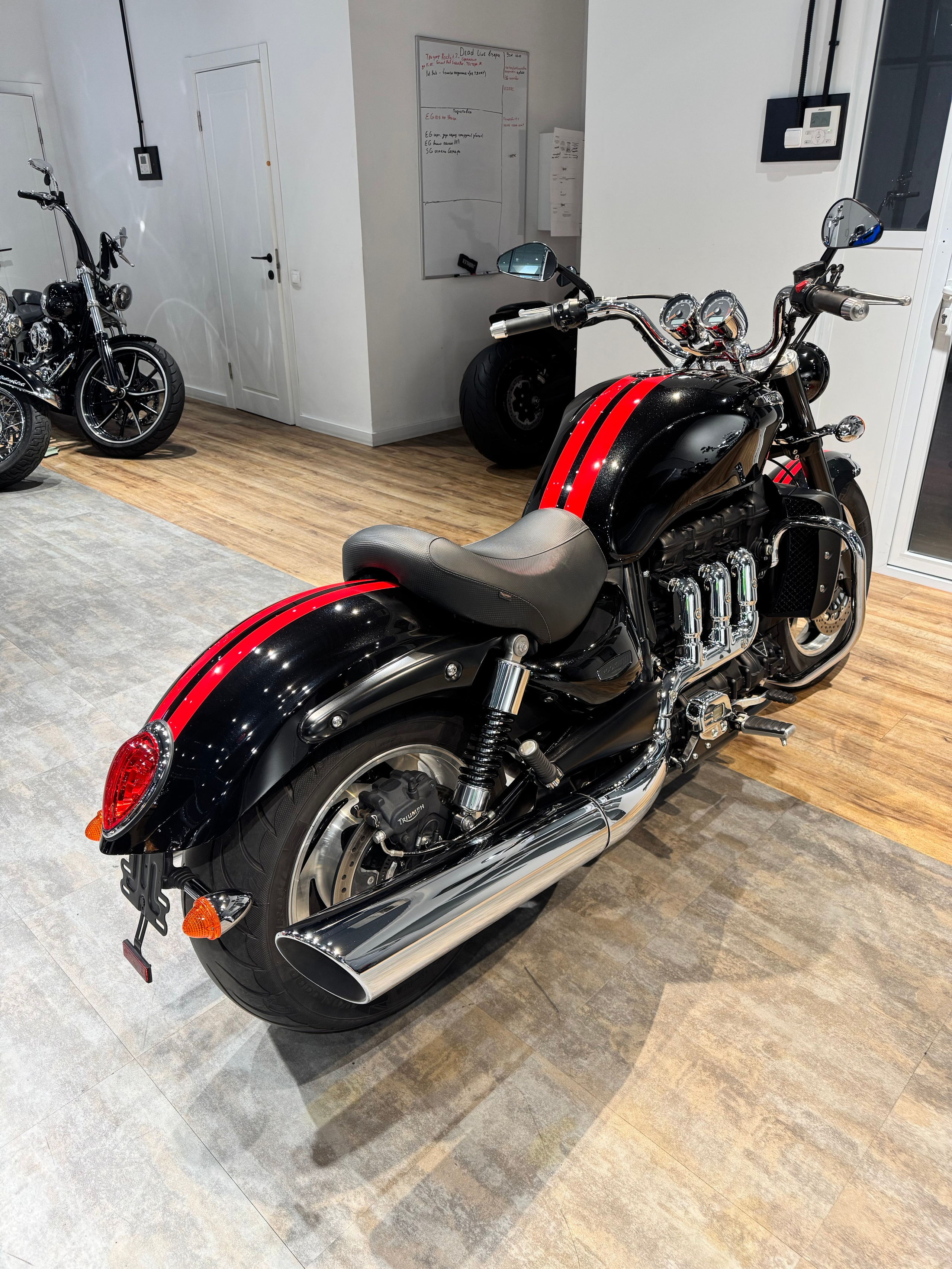 Harley Davidson 2017 Rocket III Roadster — купить мотоцикл. Hello Davidson, Москва. Только хорошие мотоциклы…