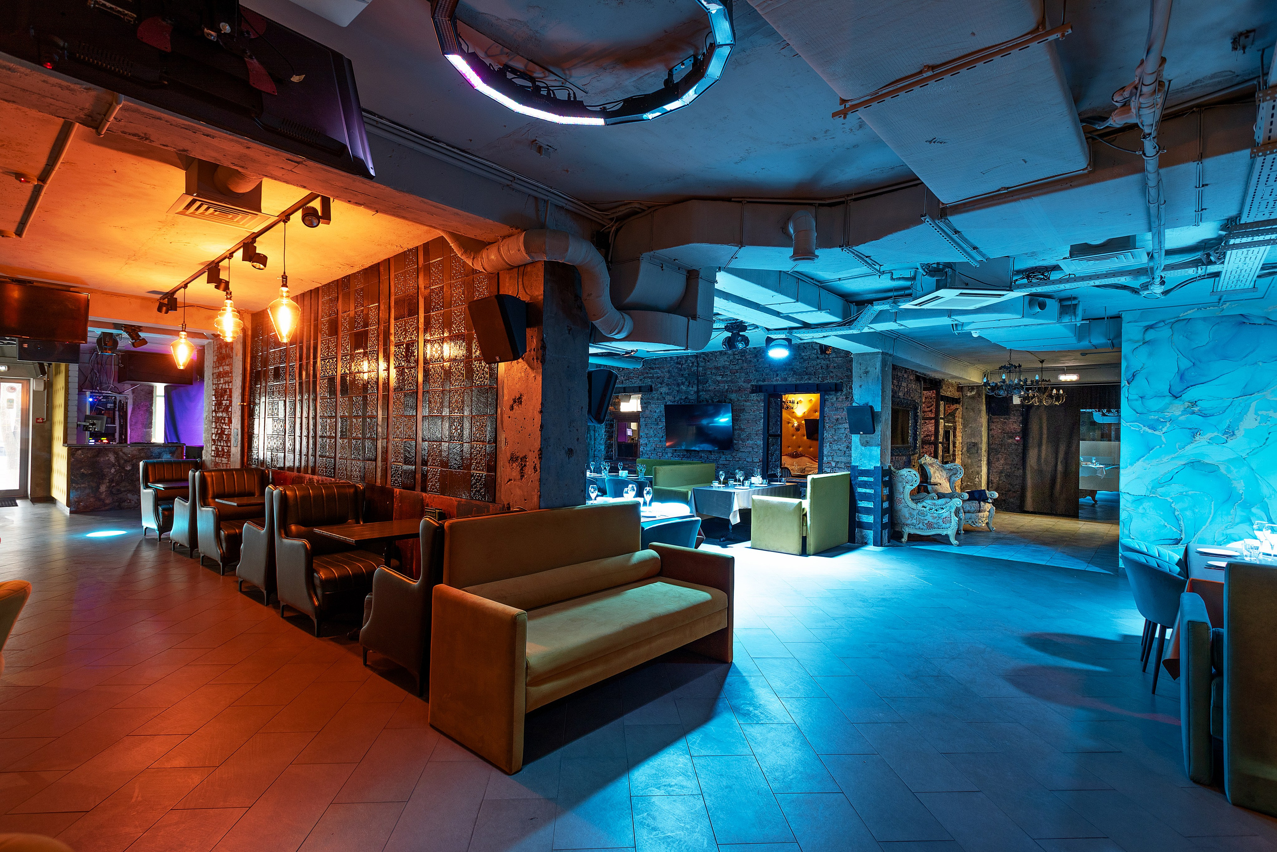 Ресторан «ОНИ В БАРЕ»