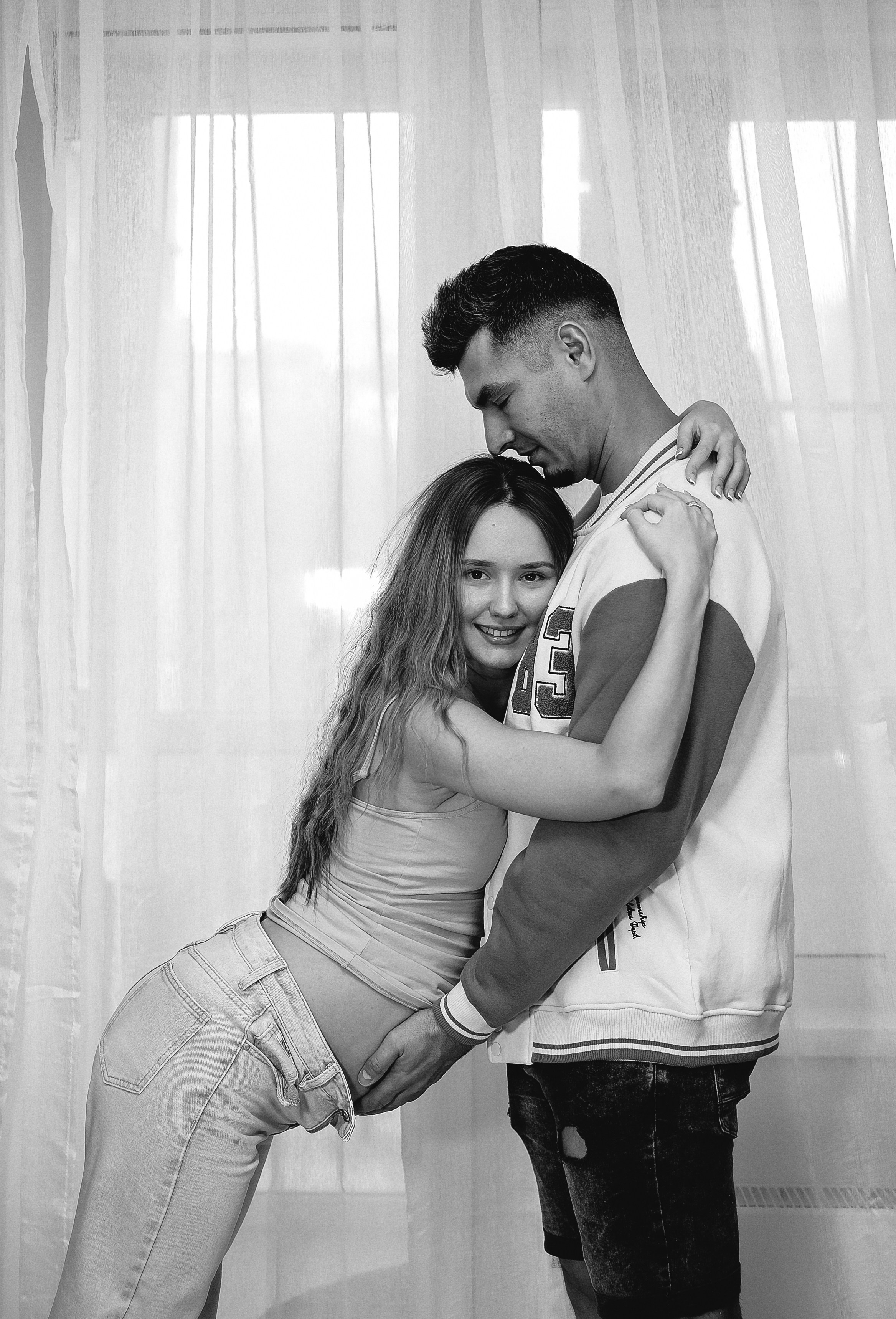 Беременная фотосессия дома с мужем