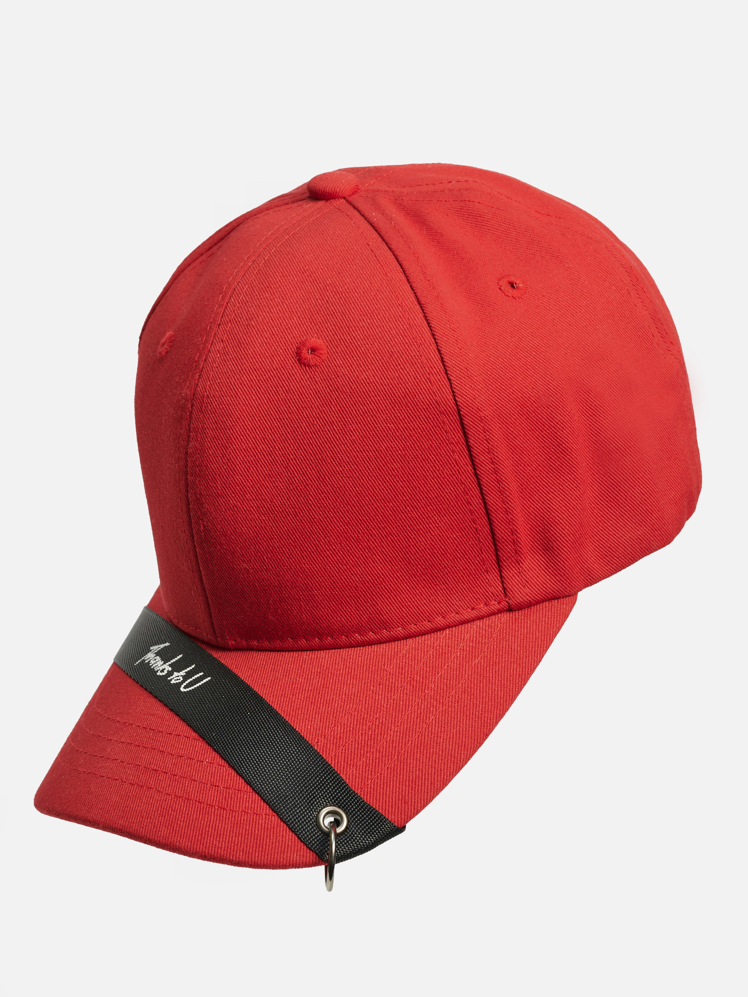 кепка на белом фоне