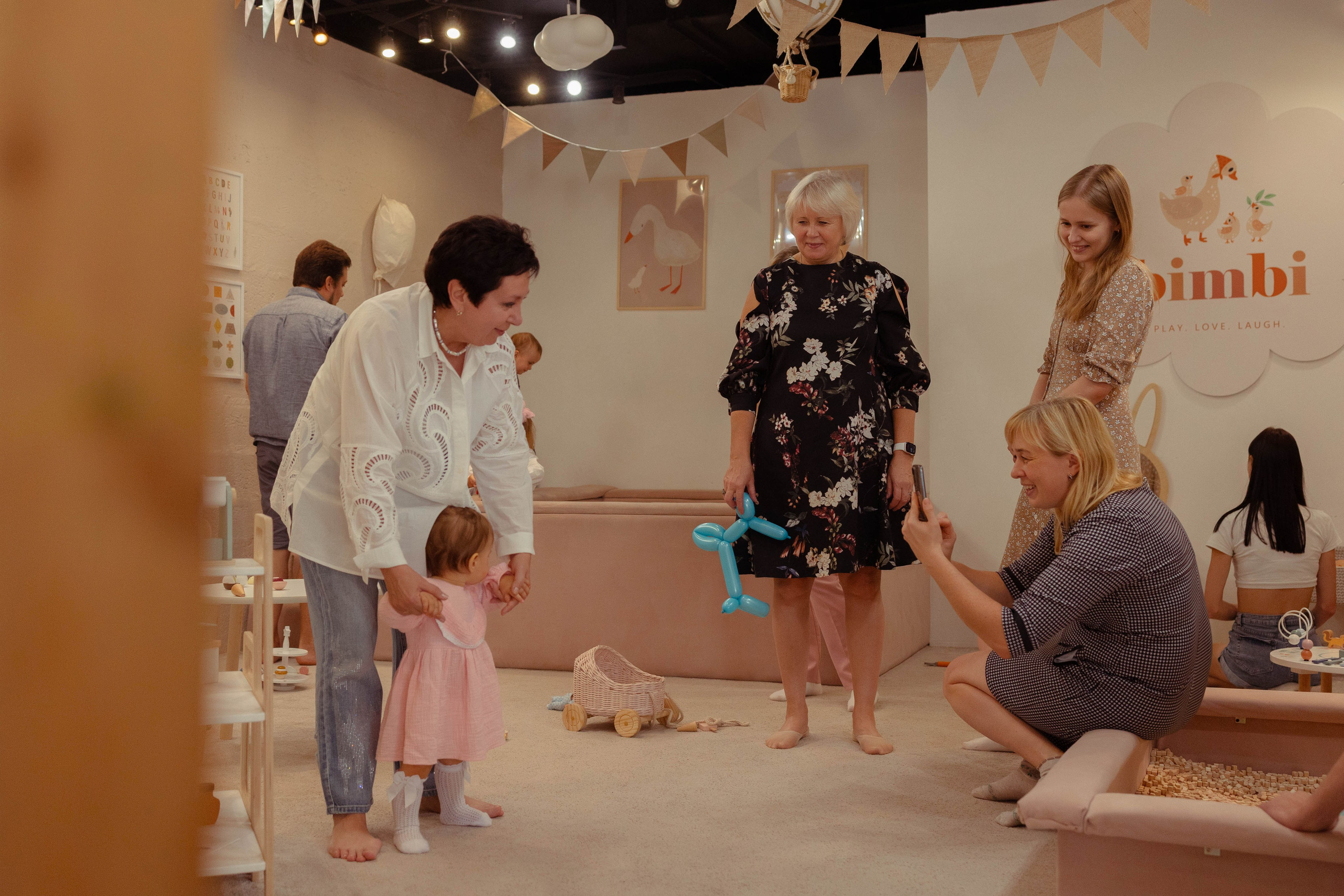 Еве 1 год в кофте «Бимби». Фотография о важном