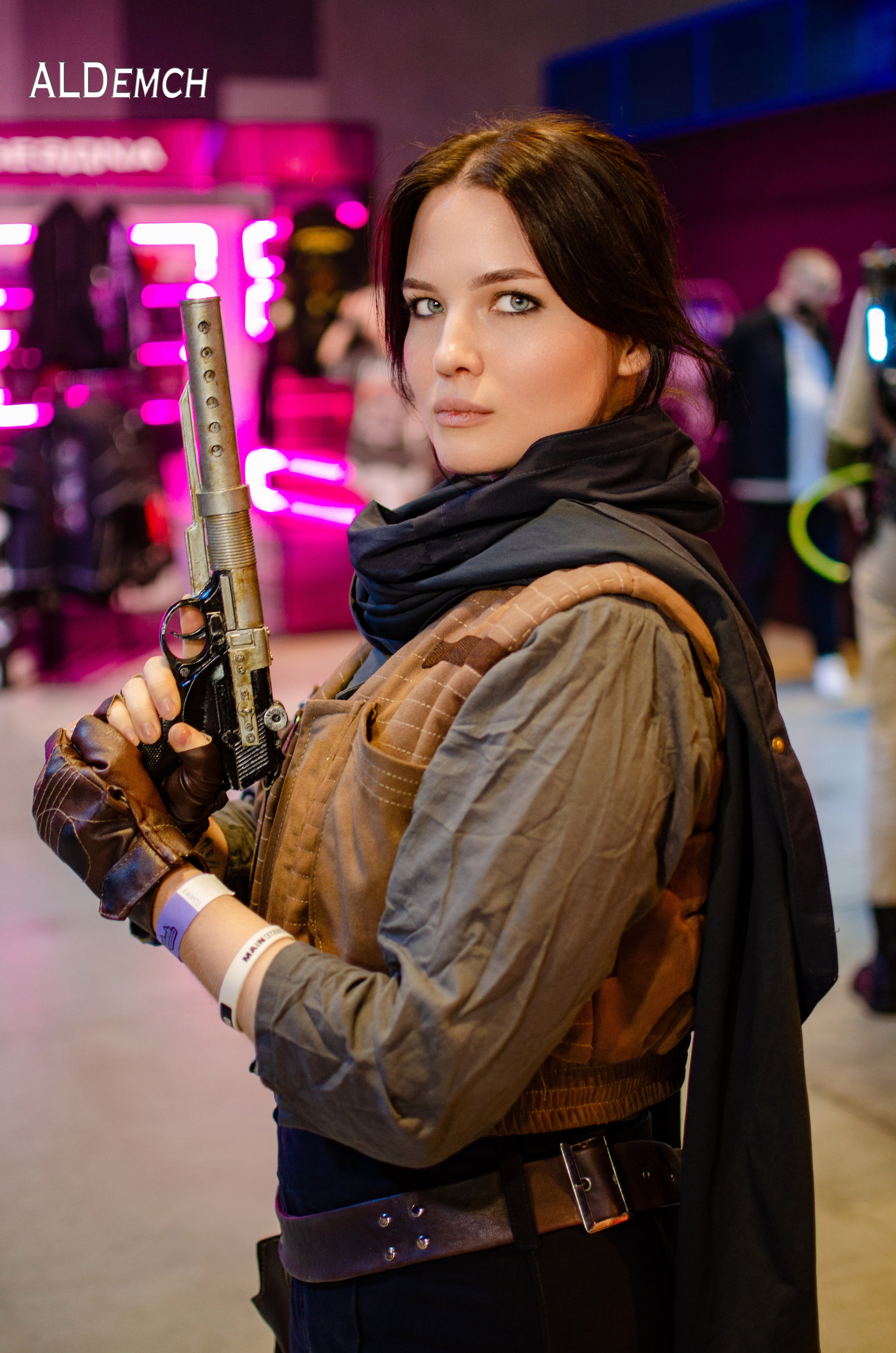 Портретный фотограф в студии и ретушёр в Москве и Дмитрове