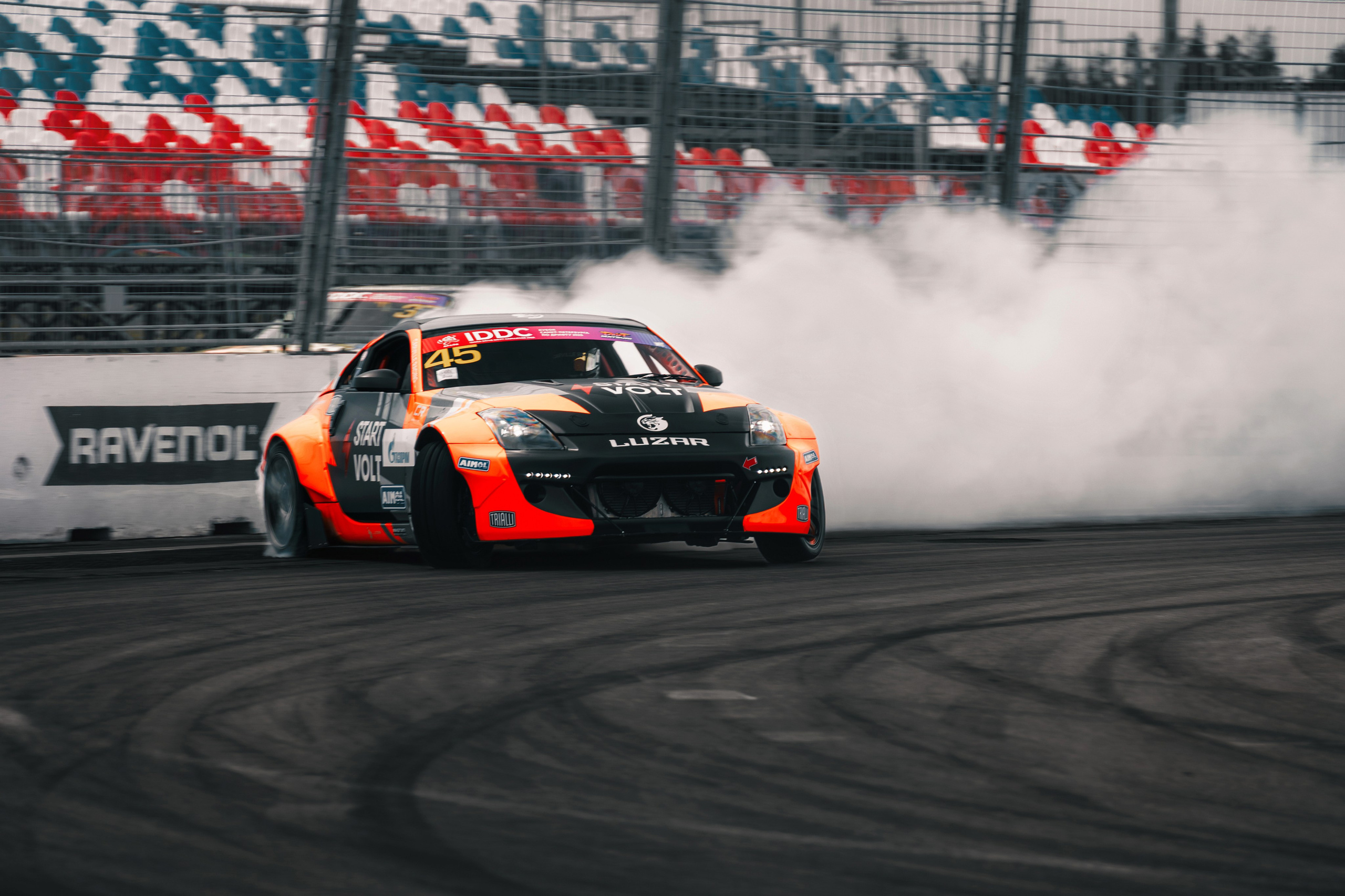 IDDC Этап 2: Бетонный Колизей и блогеры в деле