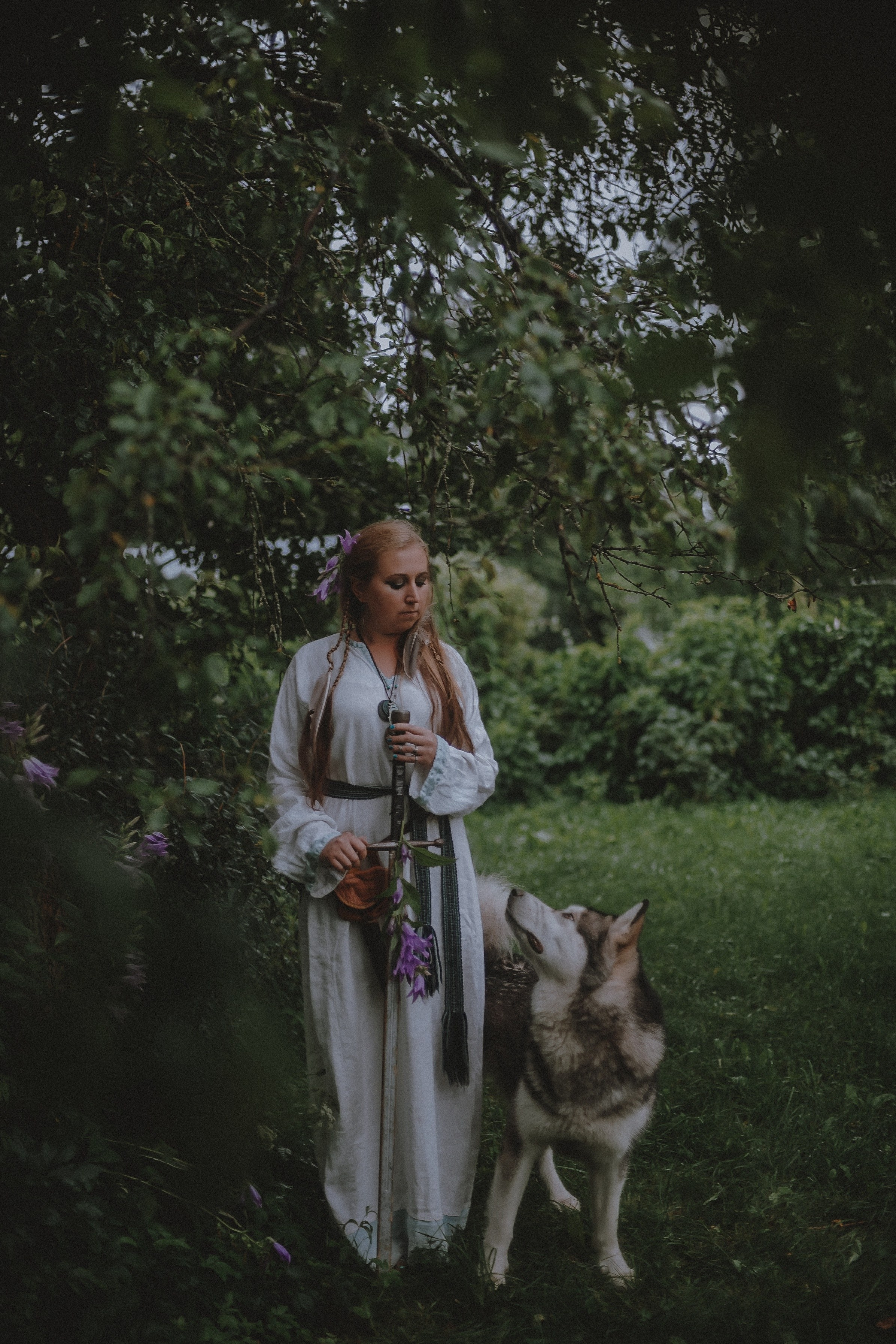 Славянская мифология. Богиня Девана, бог Сварог и волк Ратибор. Свадебный и семейный фотограф в Москве Сажина Кристина КиМ. Свадебный оператор в Москве Сажин Максим