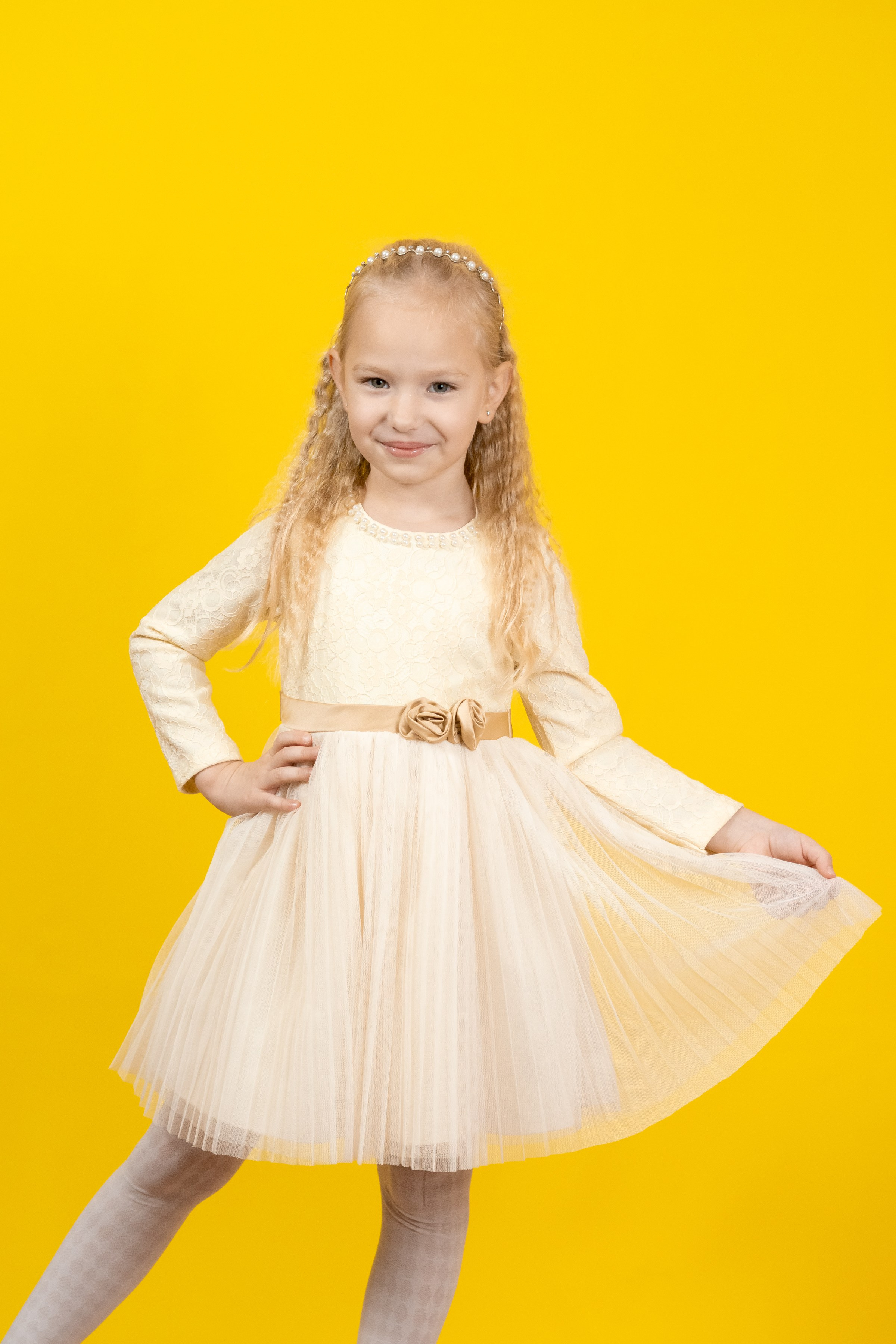 Портреты на желтом фонее. Ольга Плаксина фотограф в Саратове