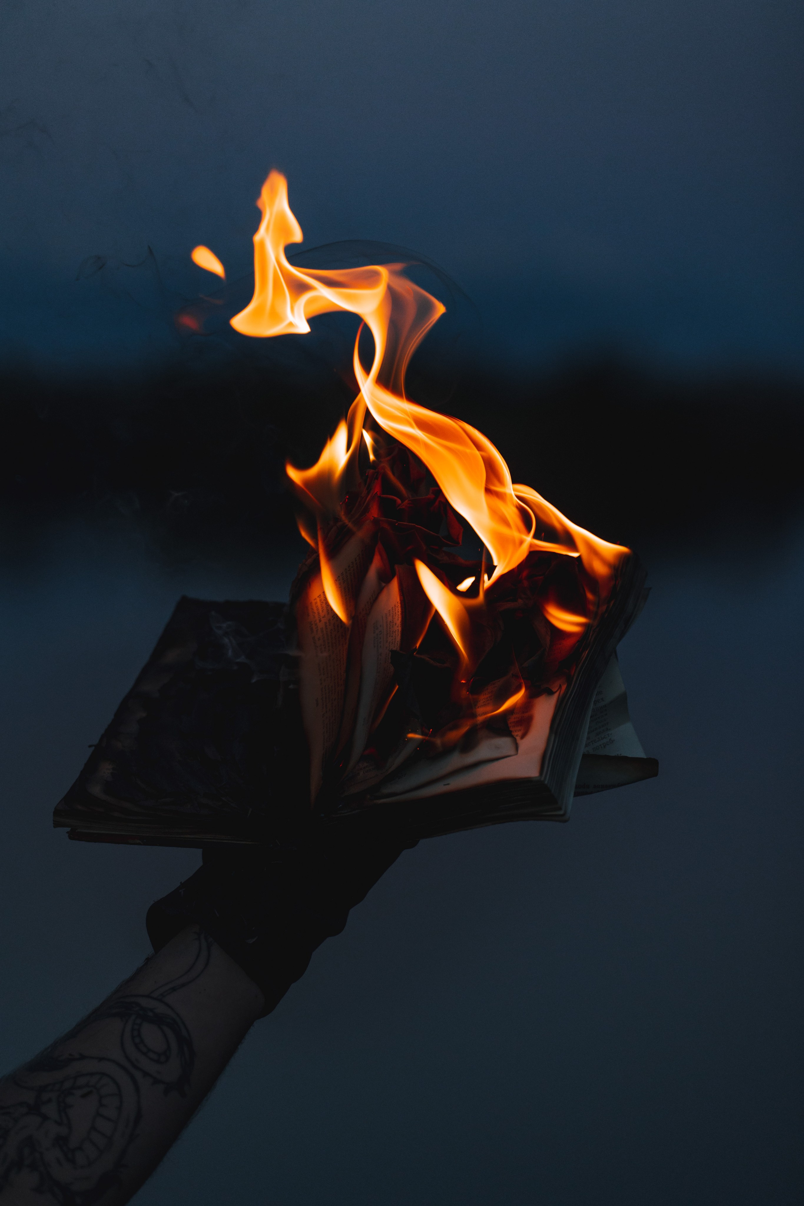 With fire. Photographer in Saint-Petersburg and Moscow Max Spector