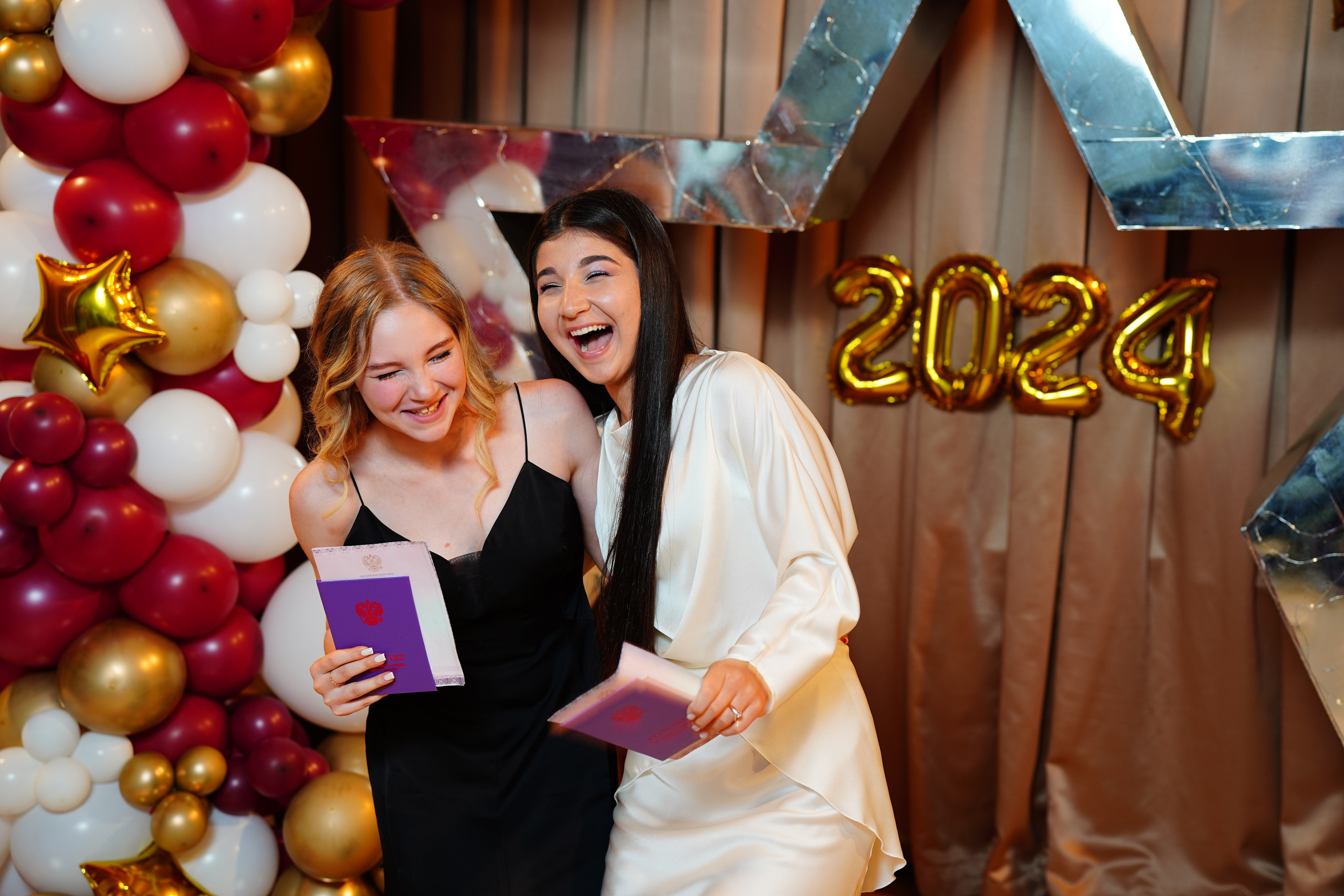 Вручение аттестатов. MEMENTO.Выпускные альбомы, школьные, юбилейные и другие книги. Ростов-на-Дону