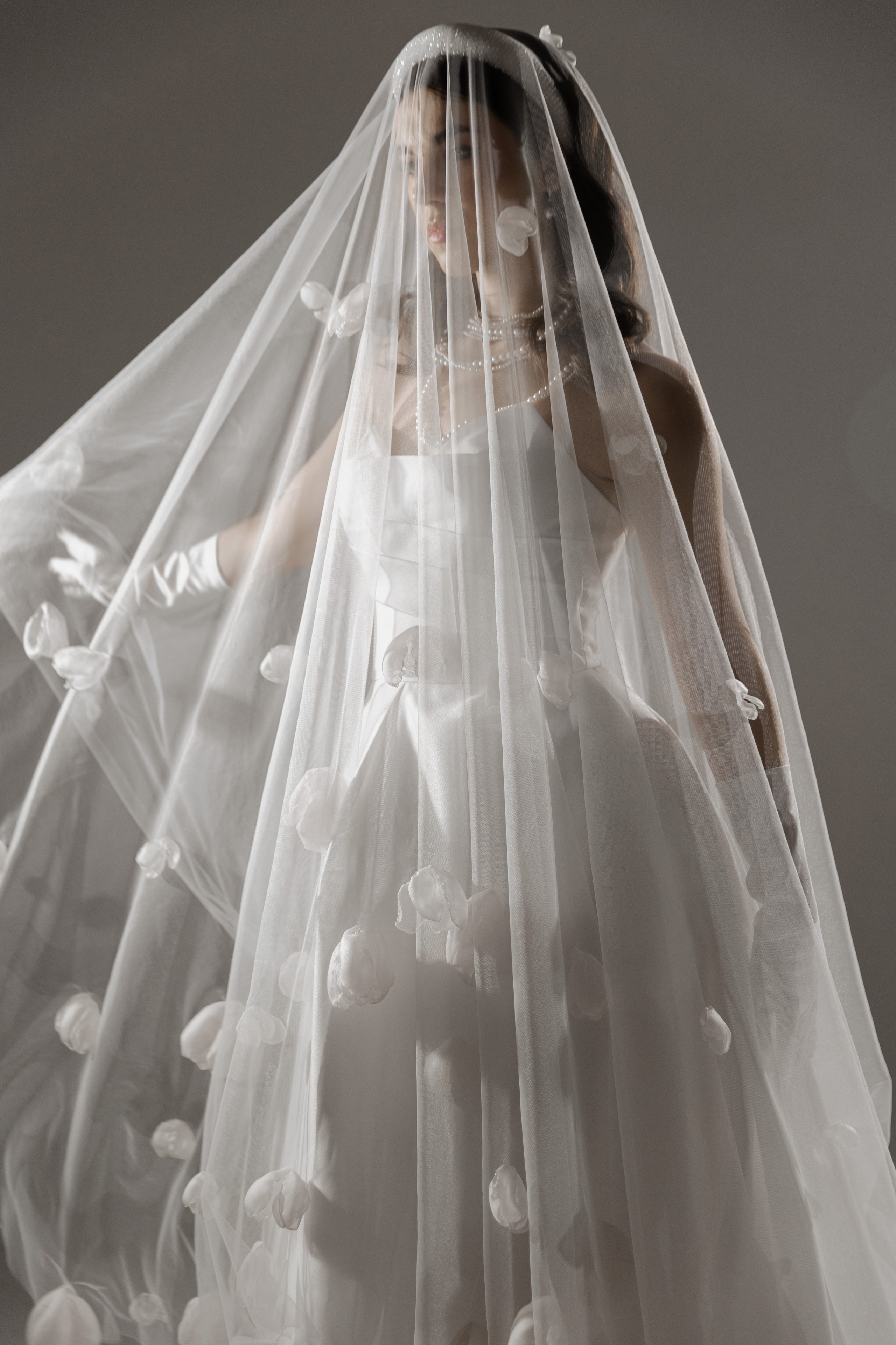 Алена. Я Ира и я фотографирую свадьбы более 10 лет