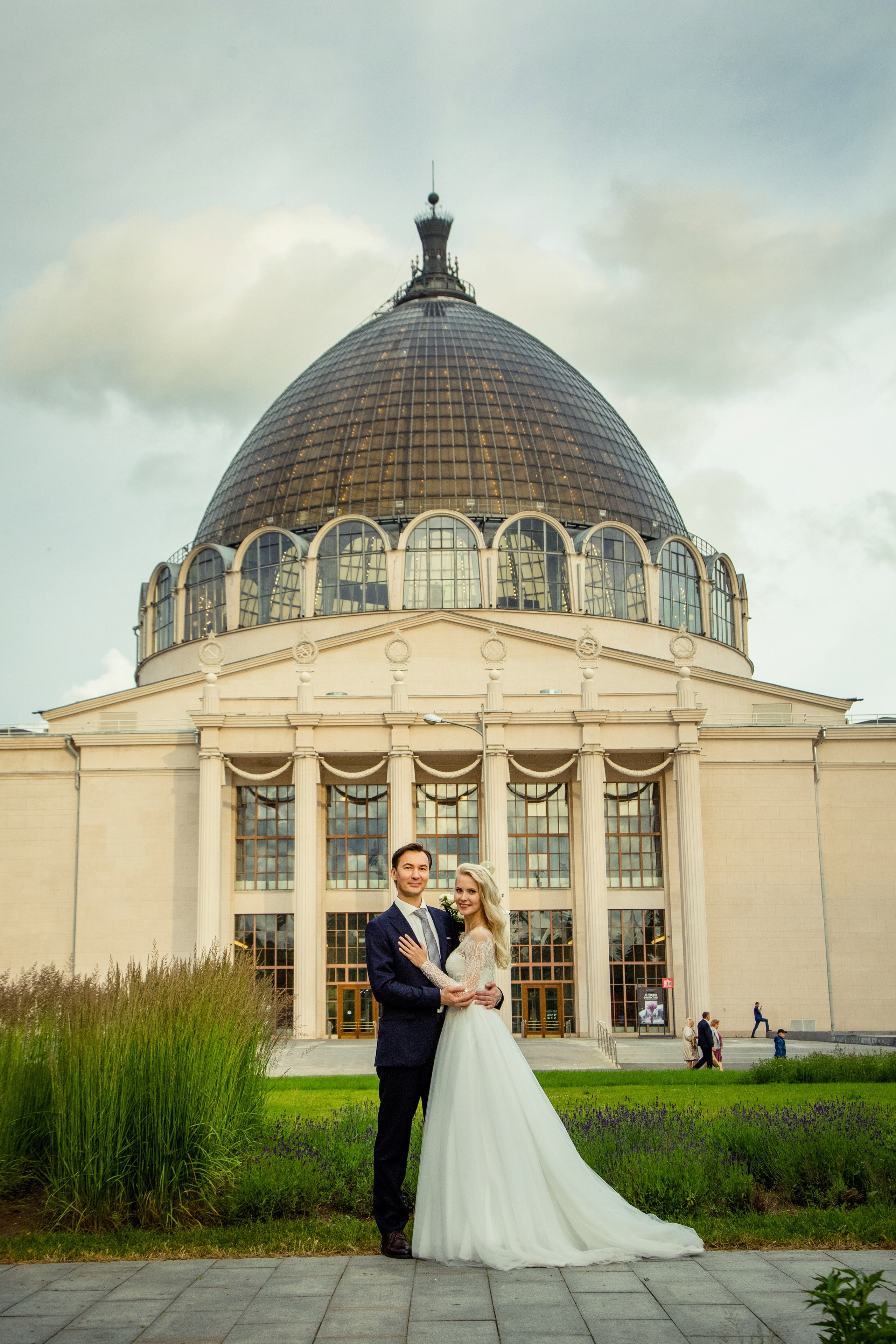 Свадебная фотосессия на ВДНХ. Свадебный и семейный фотограф в Москве и Подмосковье Лариса Козлова