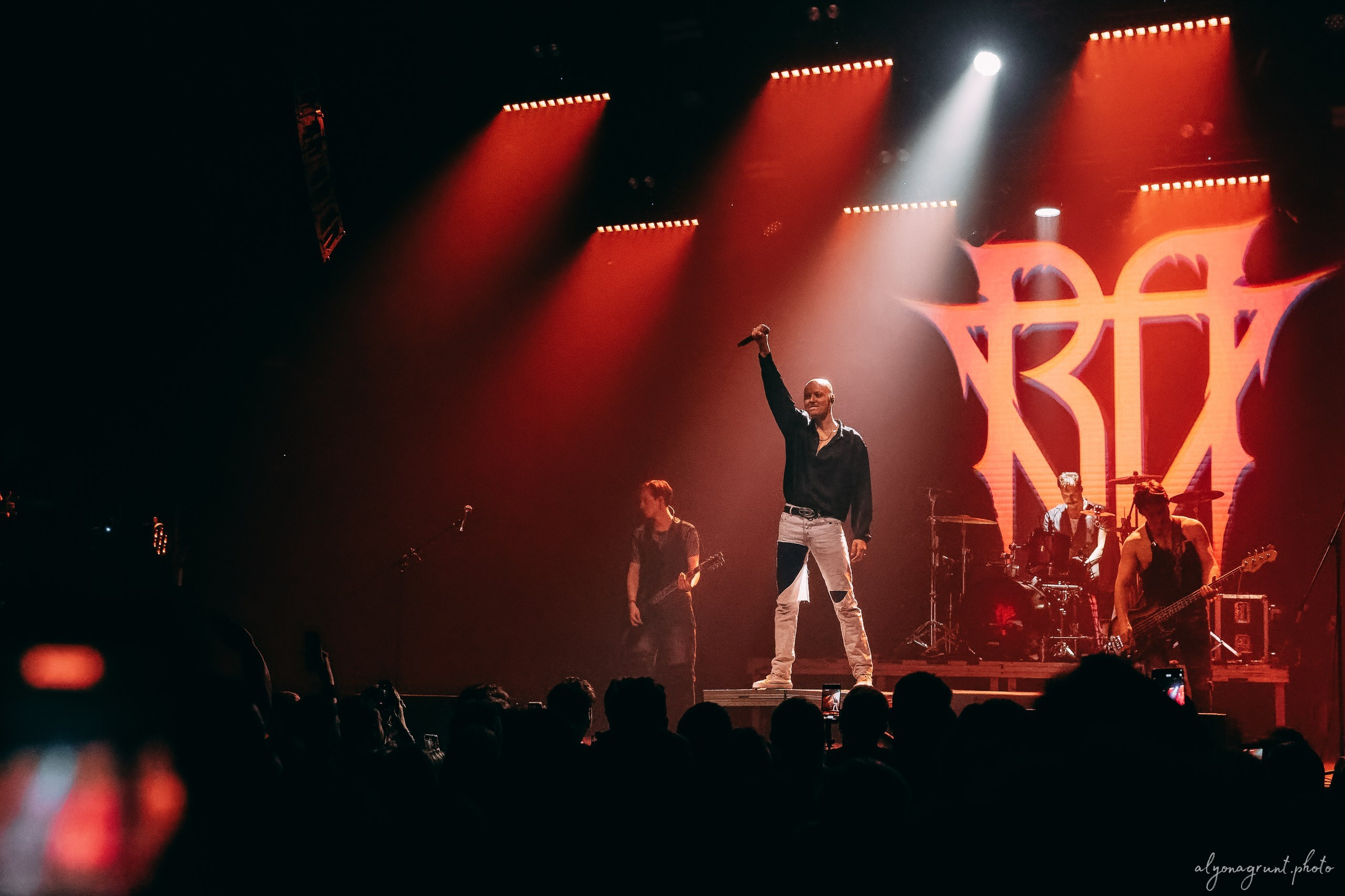 Ravanna, фоторепортаж, СПб, Aurora Concert Hall, 21.11.2025. Алена Адрианова: фотограф в Санкт-Петербурге