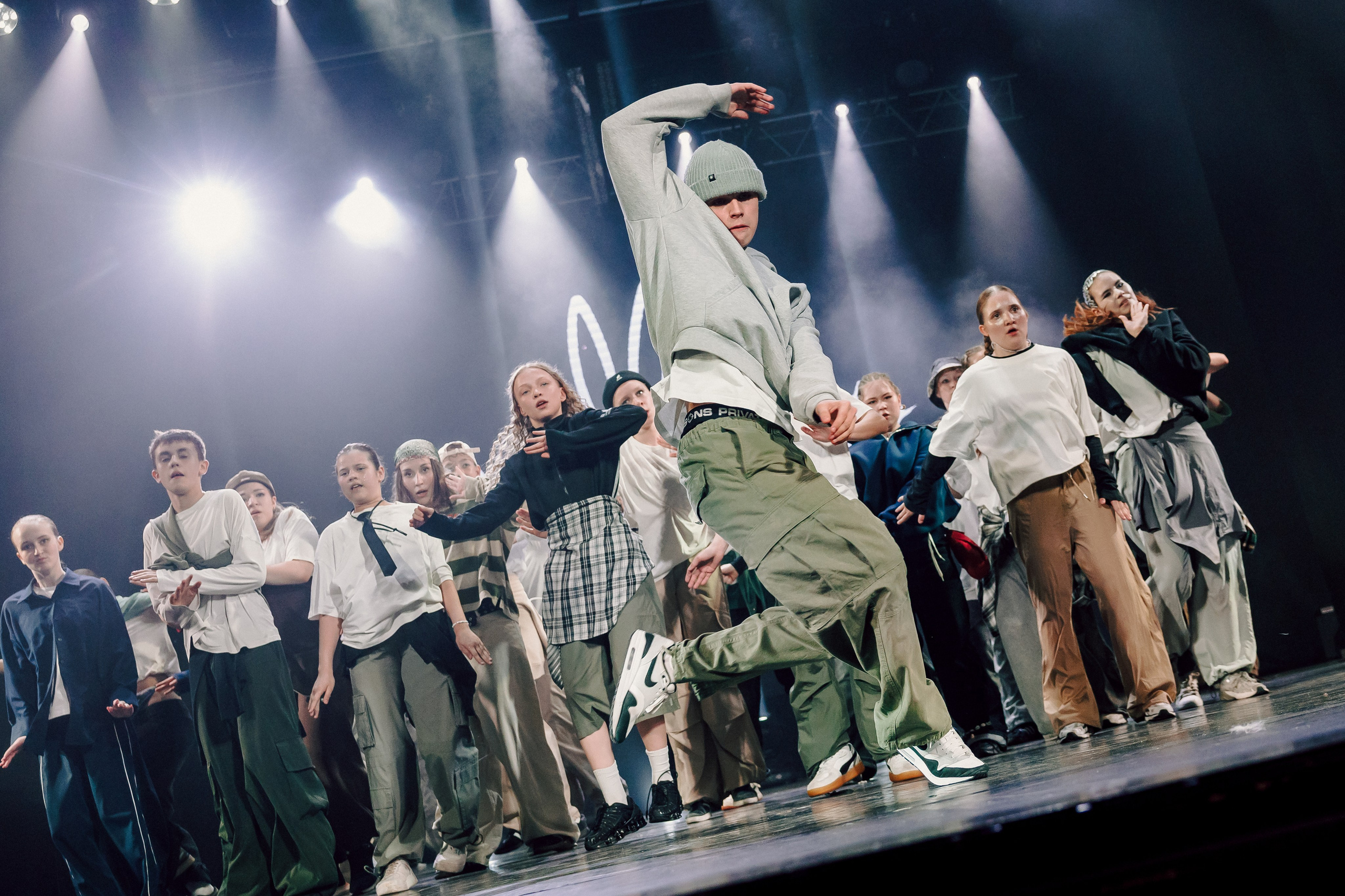 Отчётный концерт танцевальной школы «Red Rabbits» 2025. Лёшка Варзегов — фотограф