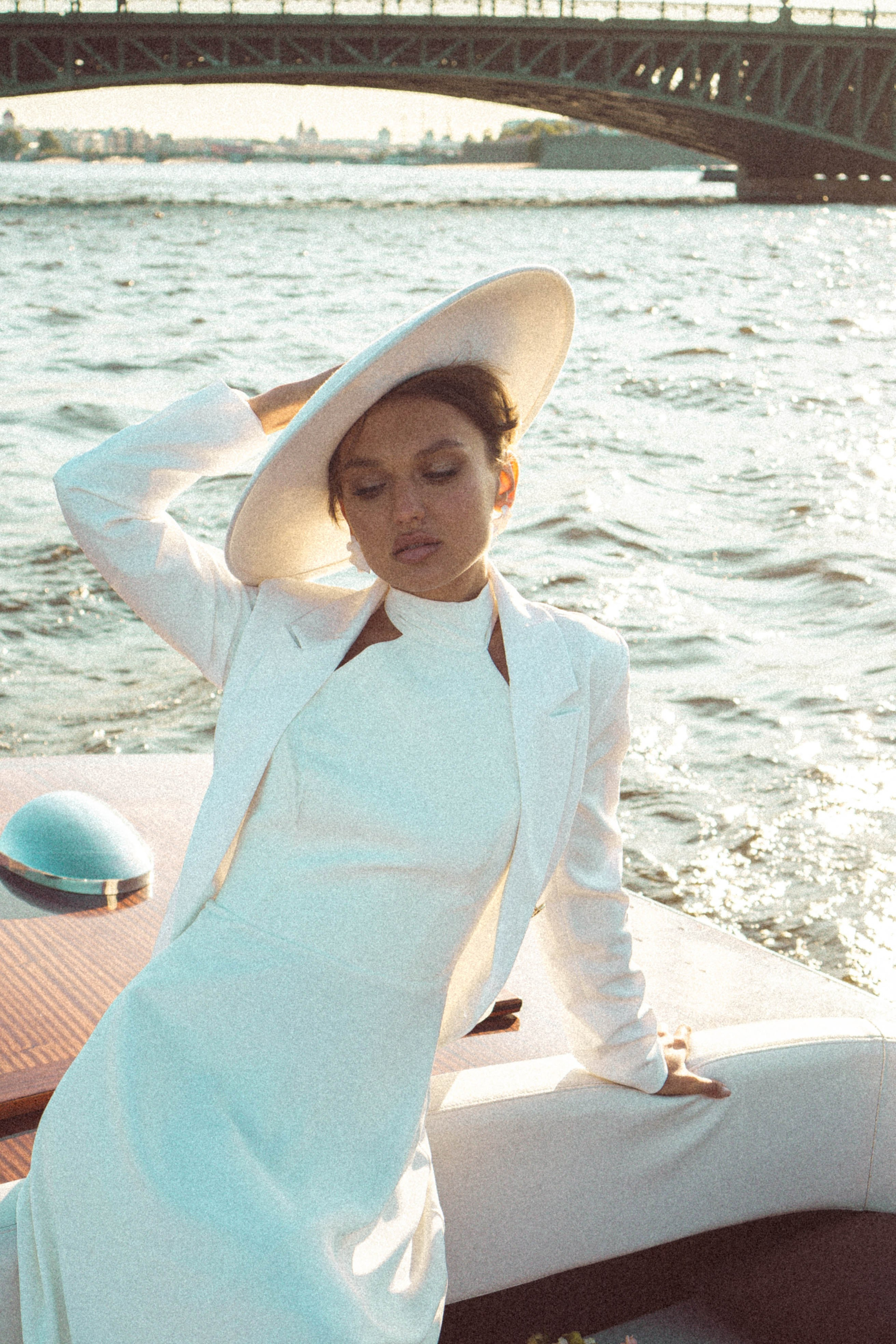 СВАДЕНБНАЯ СЬЕМКА НА КАТЕРЕ ПО КАНАЛАМ САНКТ-ПЕТЕРБУРГА И В АКВАТОРИИ НЕВЫ. Профессиональный фотограф, Санкт-Петербург — Виктория Богомолова