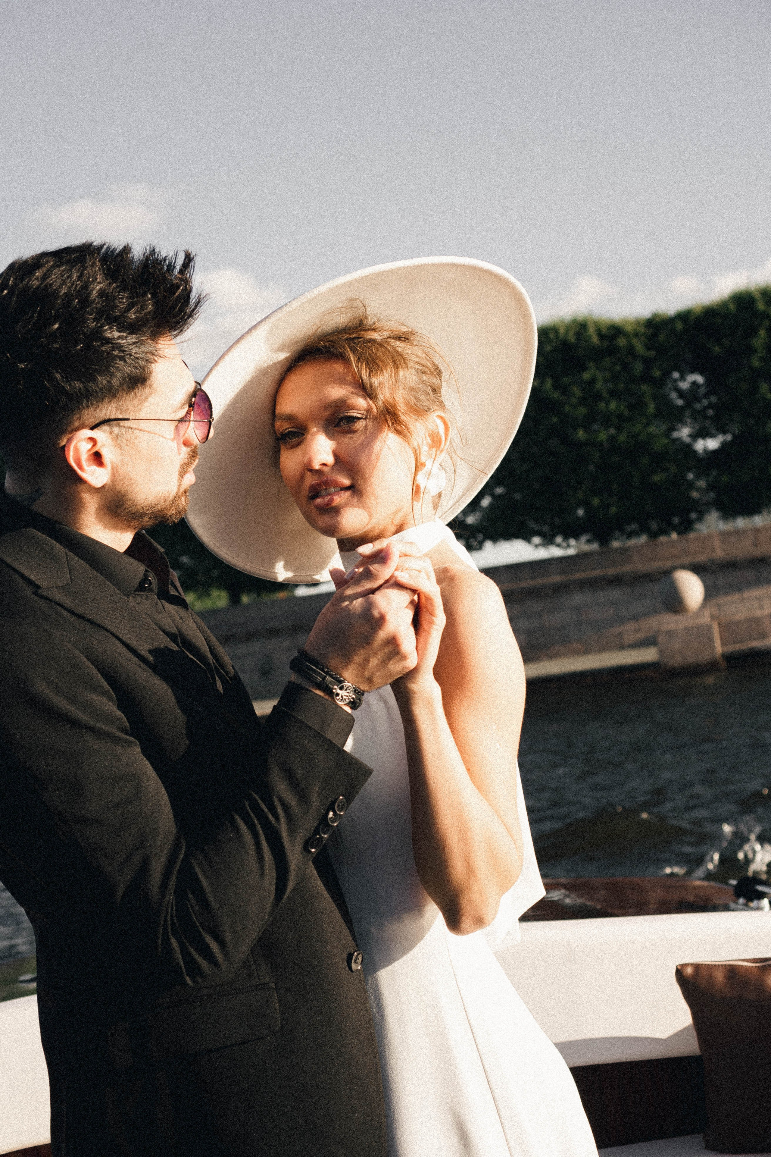 СВАДЕНБНАЯ СЬЕМКА НА КАТЕРЕ ПО КАНАЛАМ САНКТ-ПЕТЕРБУРГА И В АКВАТОРИИ НЕВЫ. Профессиональный фотограф, Санкт-Петербург — Виктория Богомолова