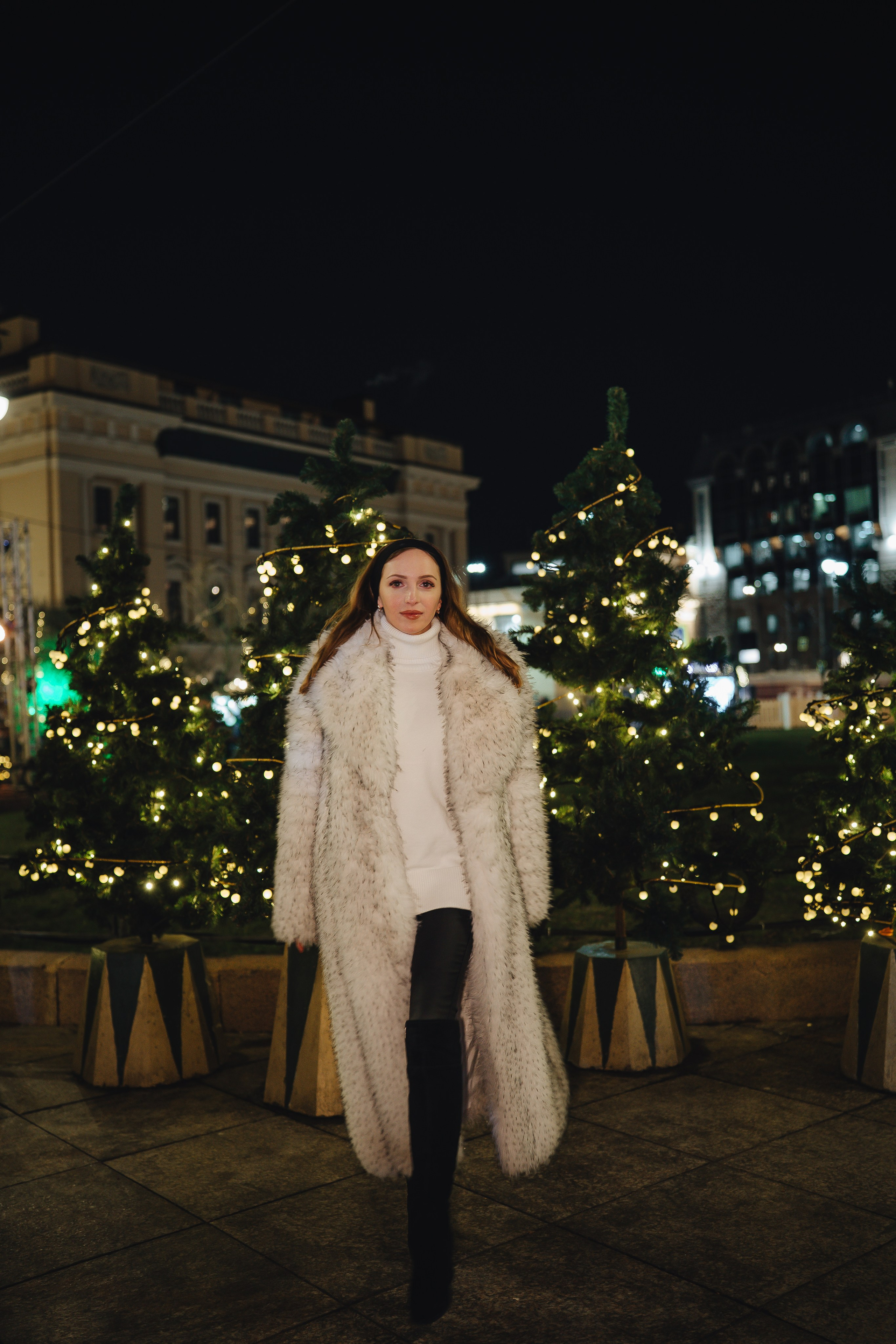 ПРОГУЛКА НА МАНЕЖНОЙ ПЛОЩАДИ ДЛЯ ДЕВУШКИ ПЕРЕД НОВЫМ ГОДОМ (НОВОГОДНЯЯ ФОТОСЕССИИЯ НА МАНЕЖНОЙ ПЛОЩАДИ). Профессиональный фотограф, Санкт-Петербург — Виктория Богомолова