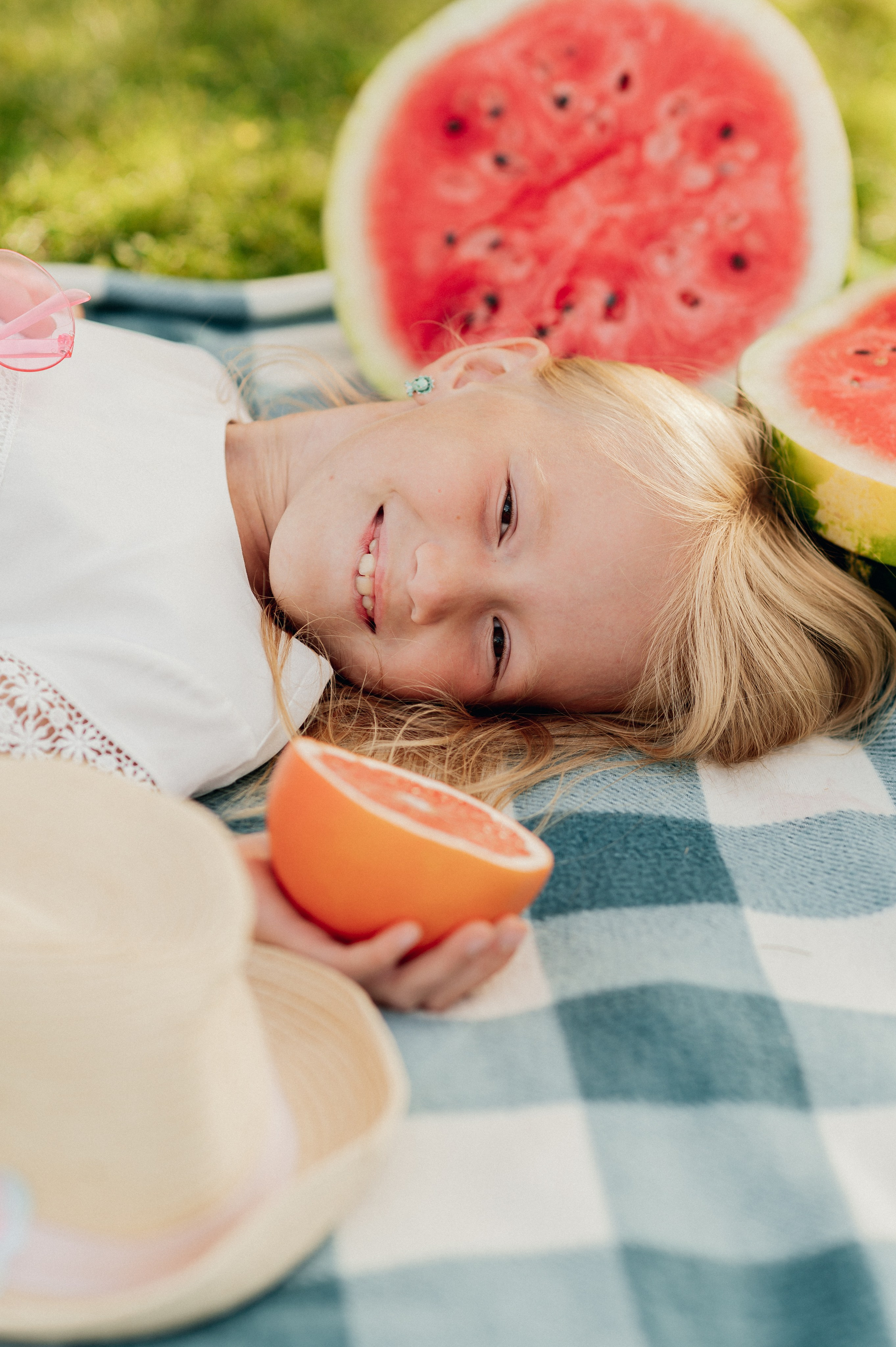ЛЕТО. ПАРК. АРБУЗ. Профессиональный репортажный, коммерческий фотограф в Санкт-Петербурге