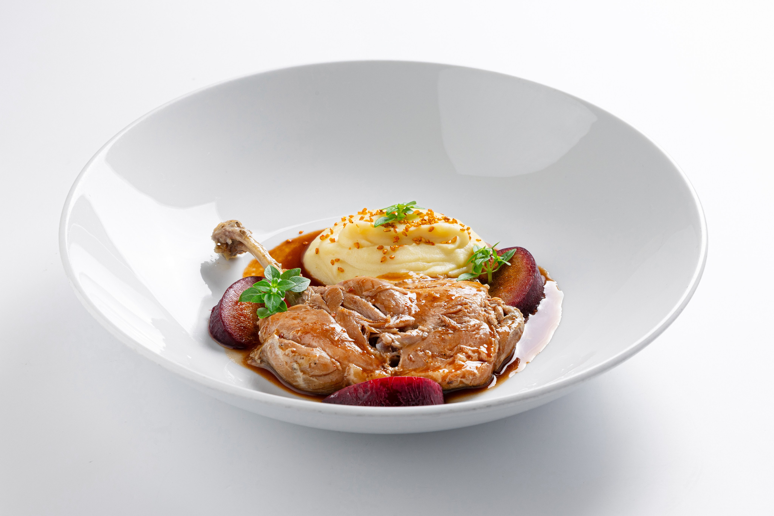 На белом фоне. Предметный и Фуд фотограф в Москве и Красногорске