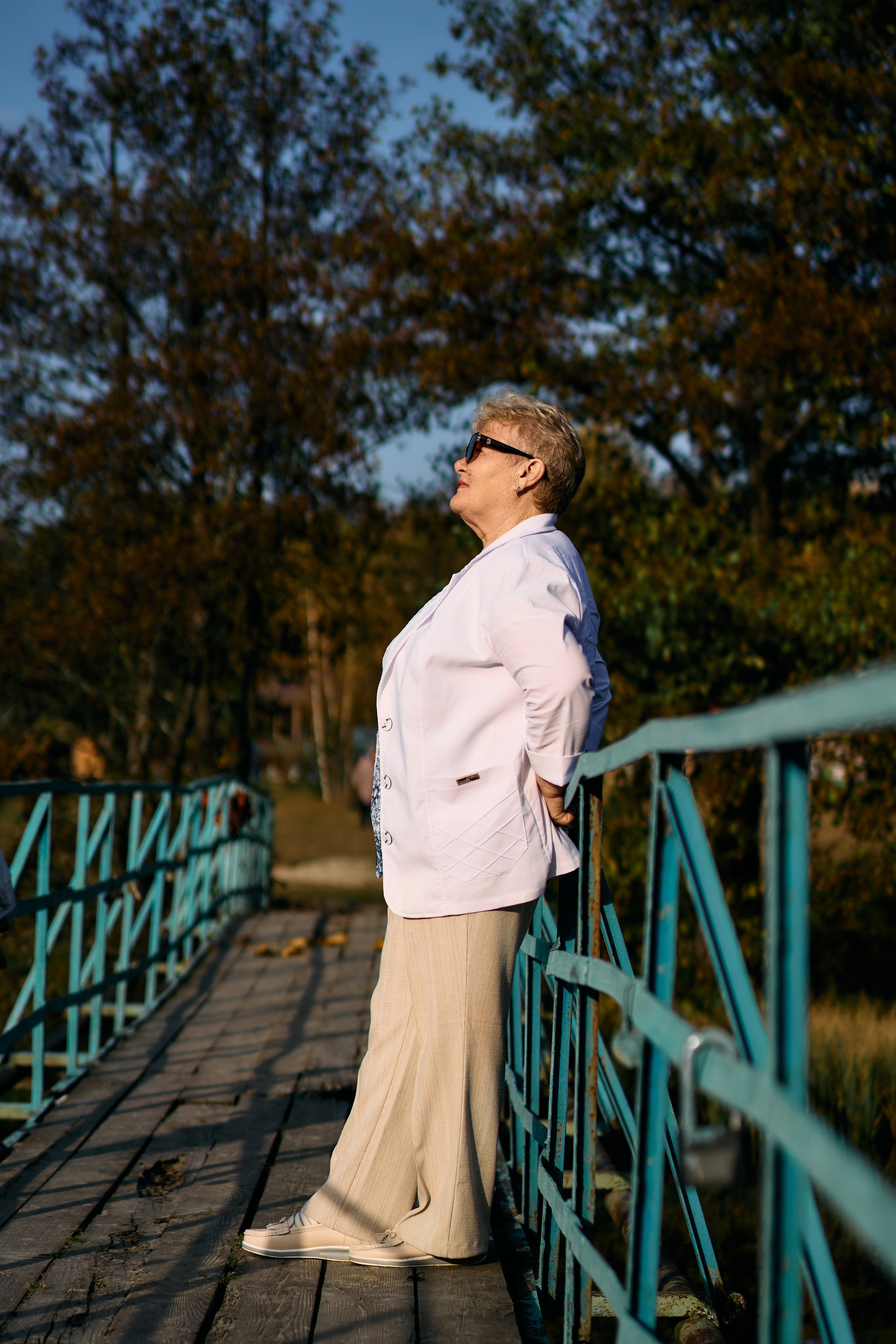 Фотосессия «Осенний вернисаж» для участников любительского объединения людей старшего поколения " Общение 55+». Фотограф Виталий Сид: профессиональная фотосъемка, обучение и новости индустрии