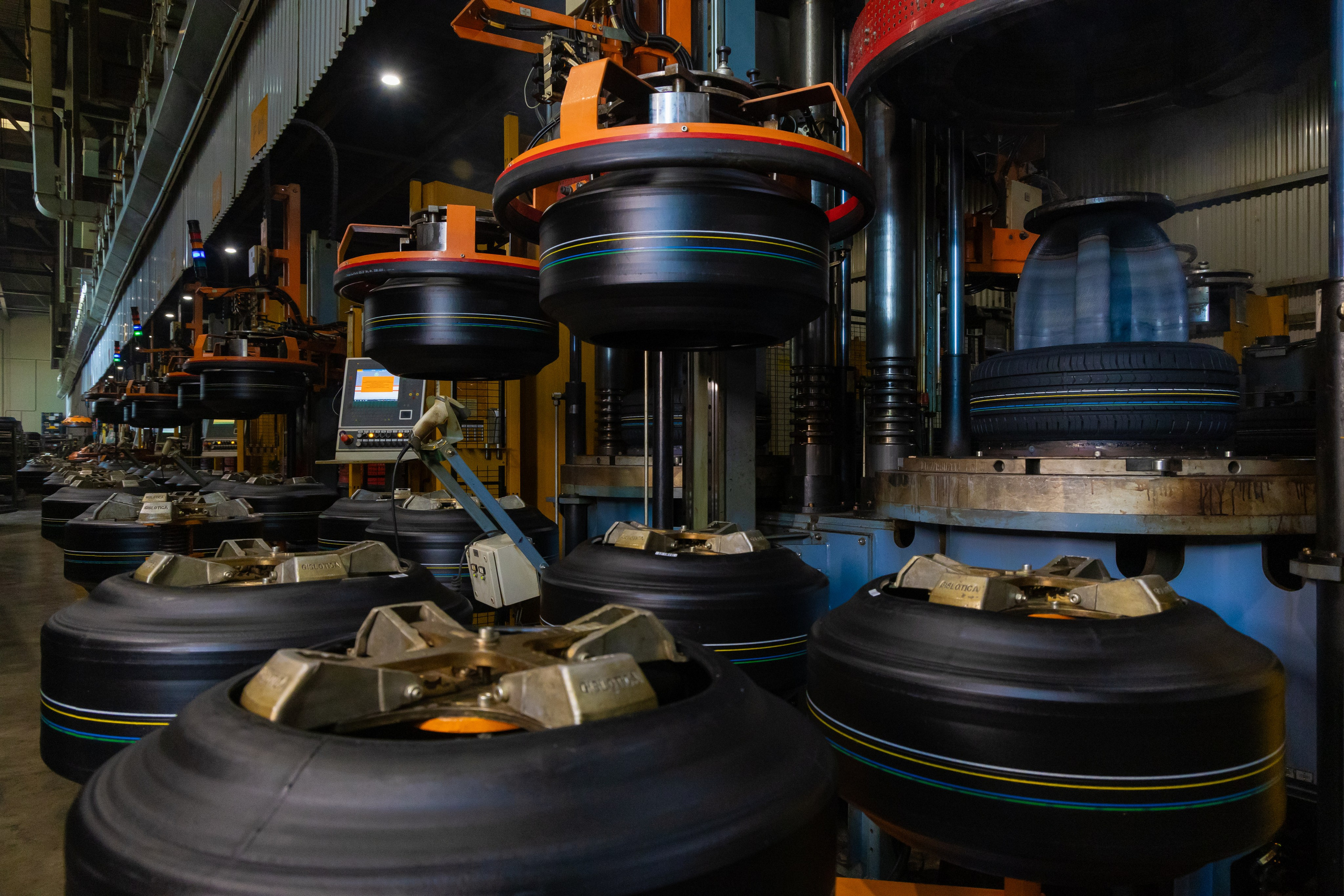 Завод шинного бренда «Gislaved». Photomantis