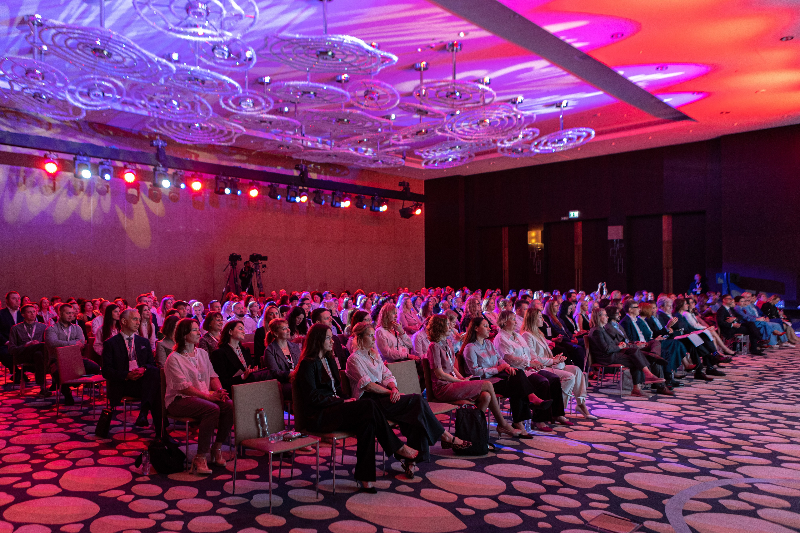 Abu-Dhabi | NA VOLNE Backstage. Фотограф Юлия Назарова