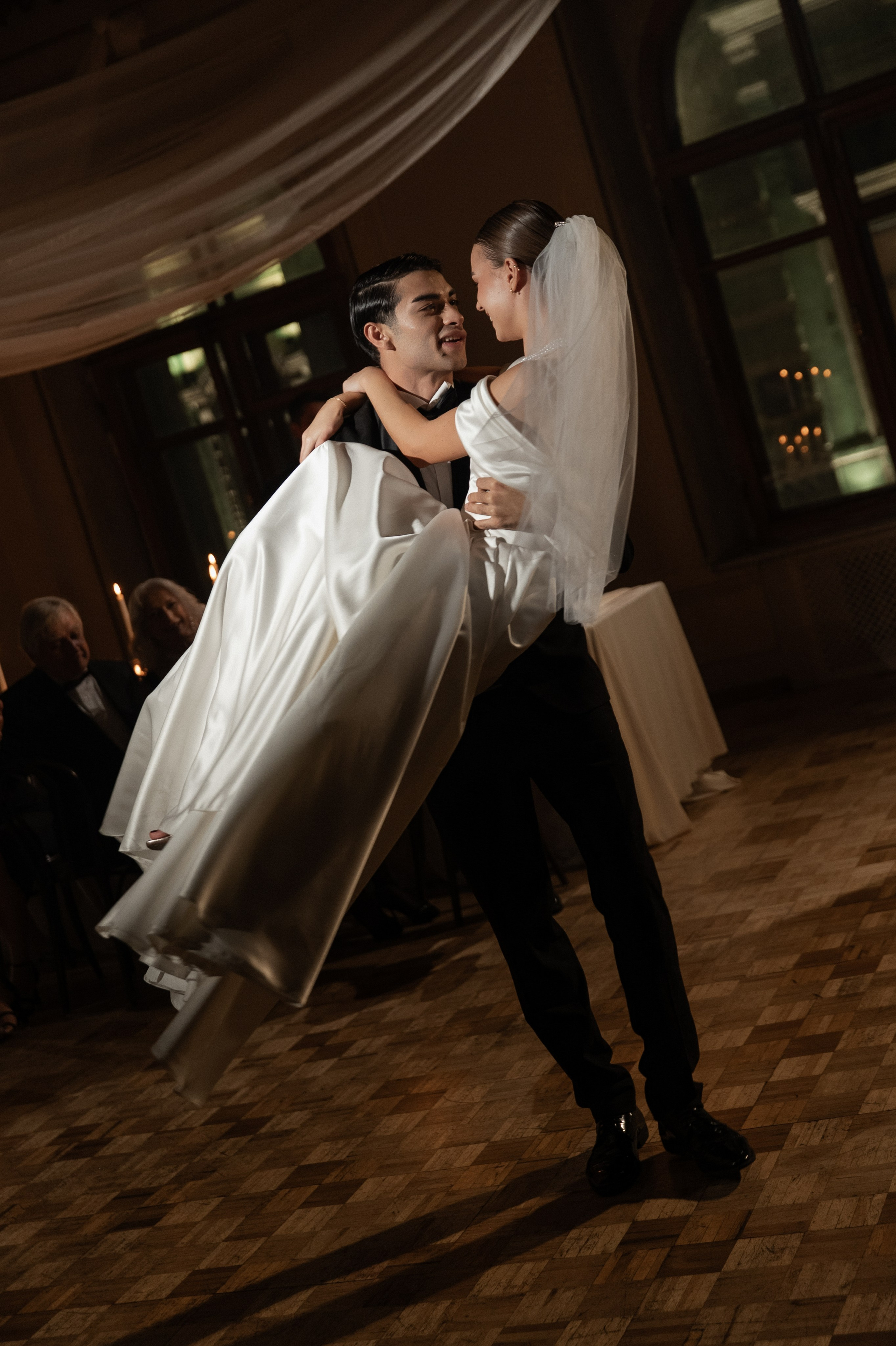 Камерный свадебный ужин при свечах в старинном особняке в фотостудии 21. Kult. Ярослава Ерина — свадебный фотограф в Москве