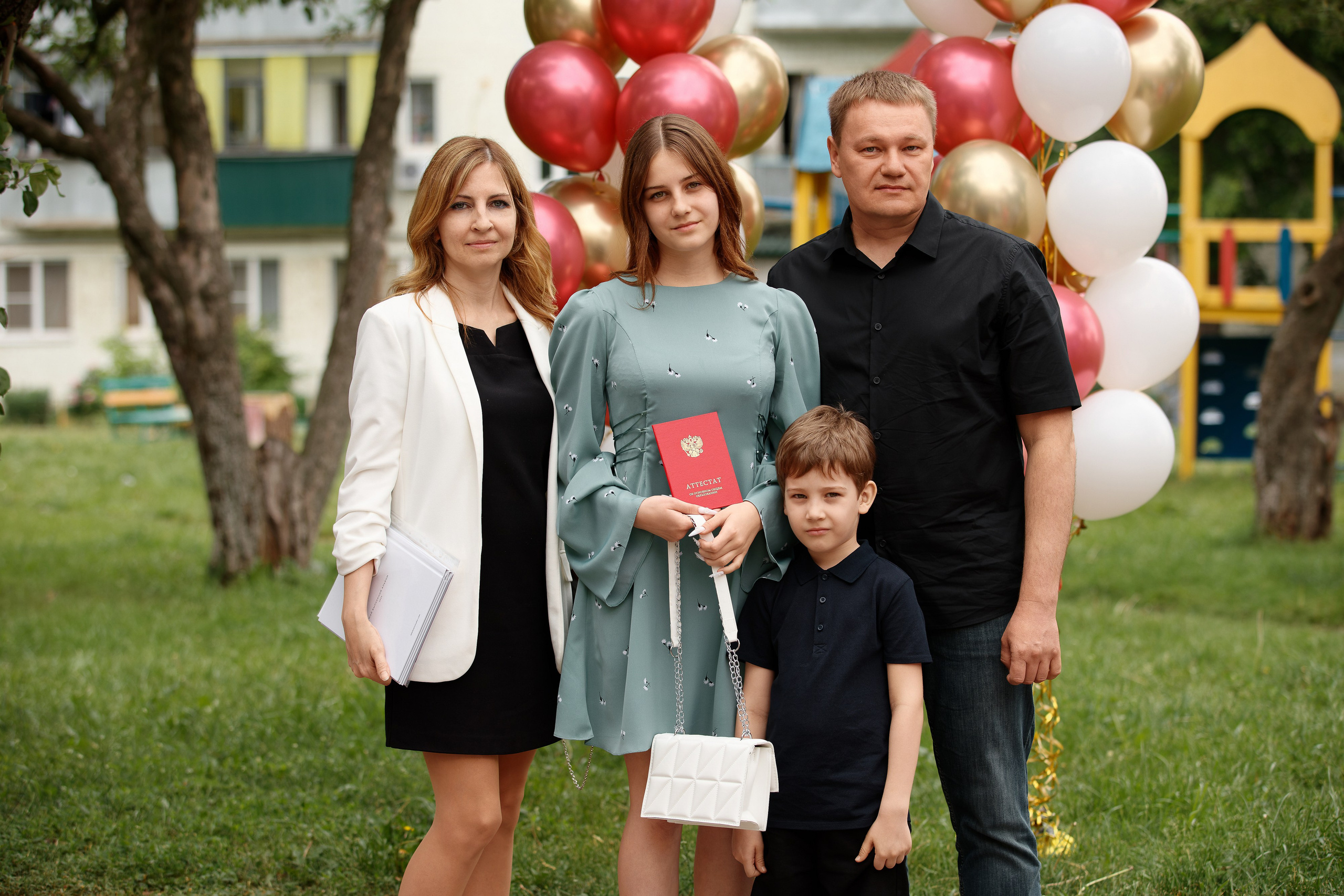 Вручение аттестатов Школа № 57. Семейный фотограф — Макс Белогрудов