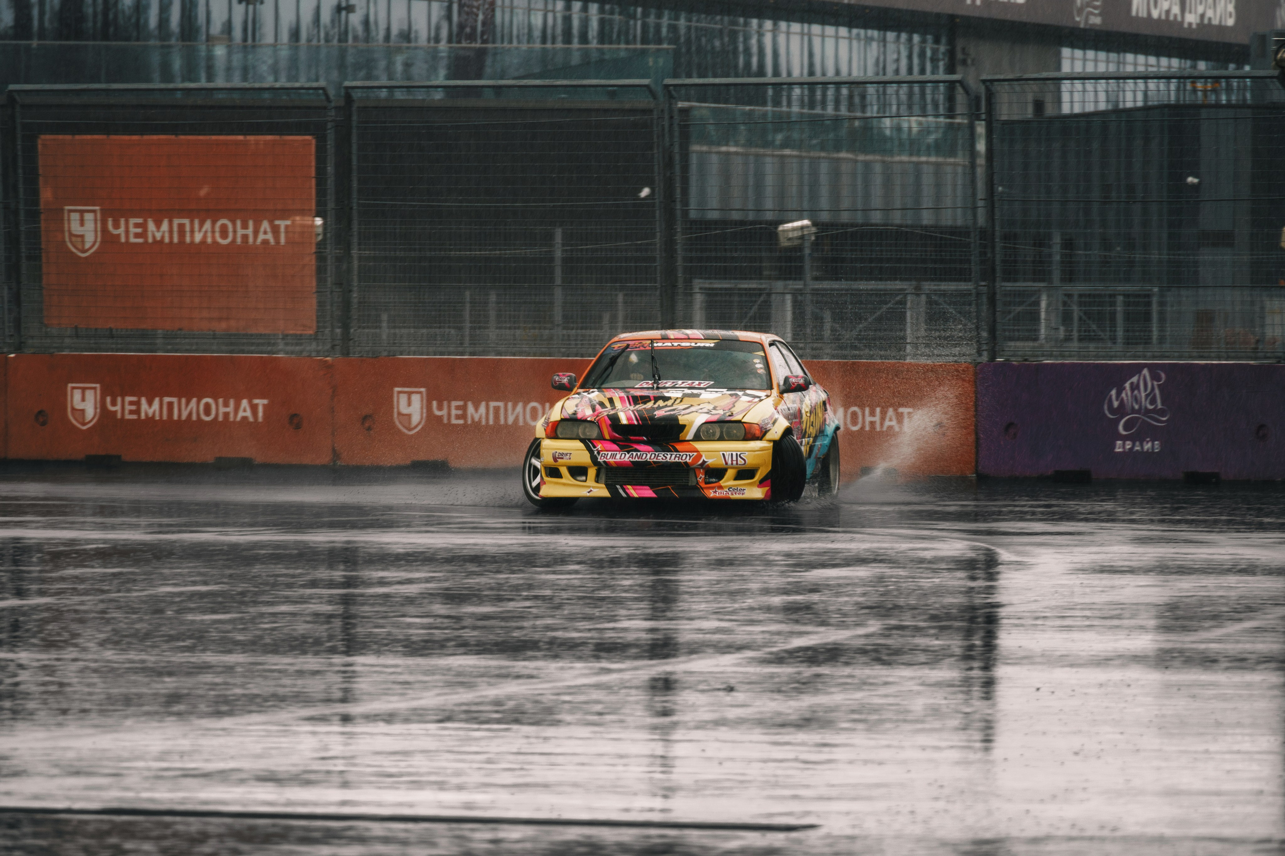 IDDC Этап 2: Бетонный Колизей и блогеры в деле