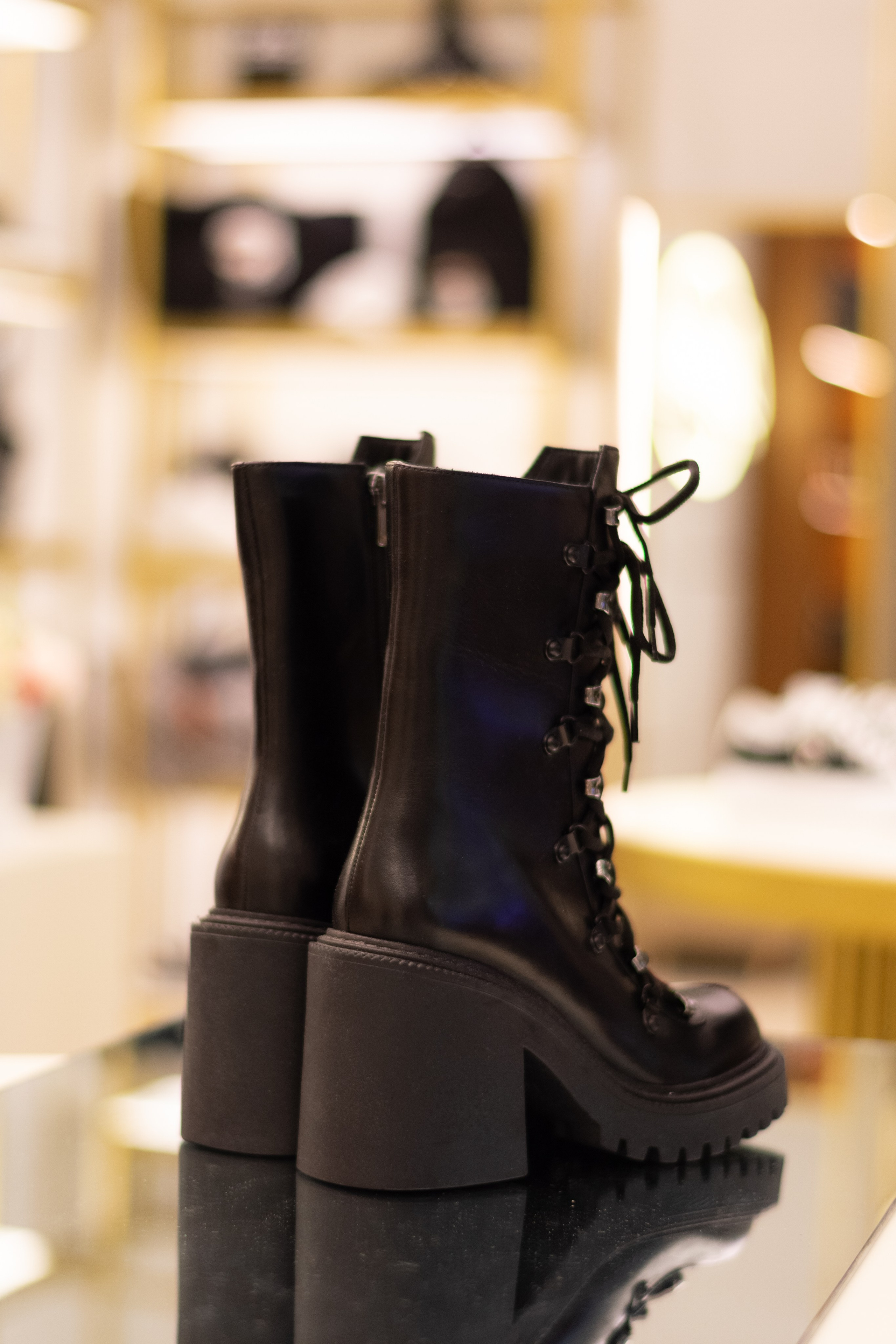 Для организаций. Предметная фотосессия для обувного магазина Capsula. Фотограф/видеограф Богдан Голованов