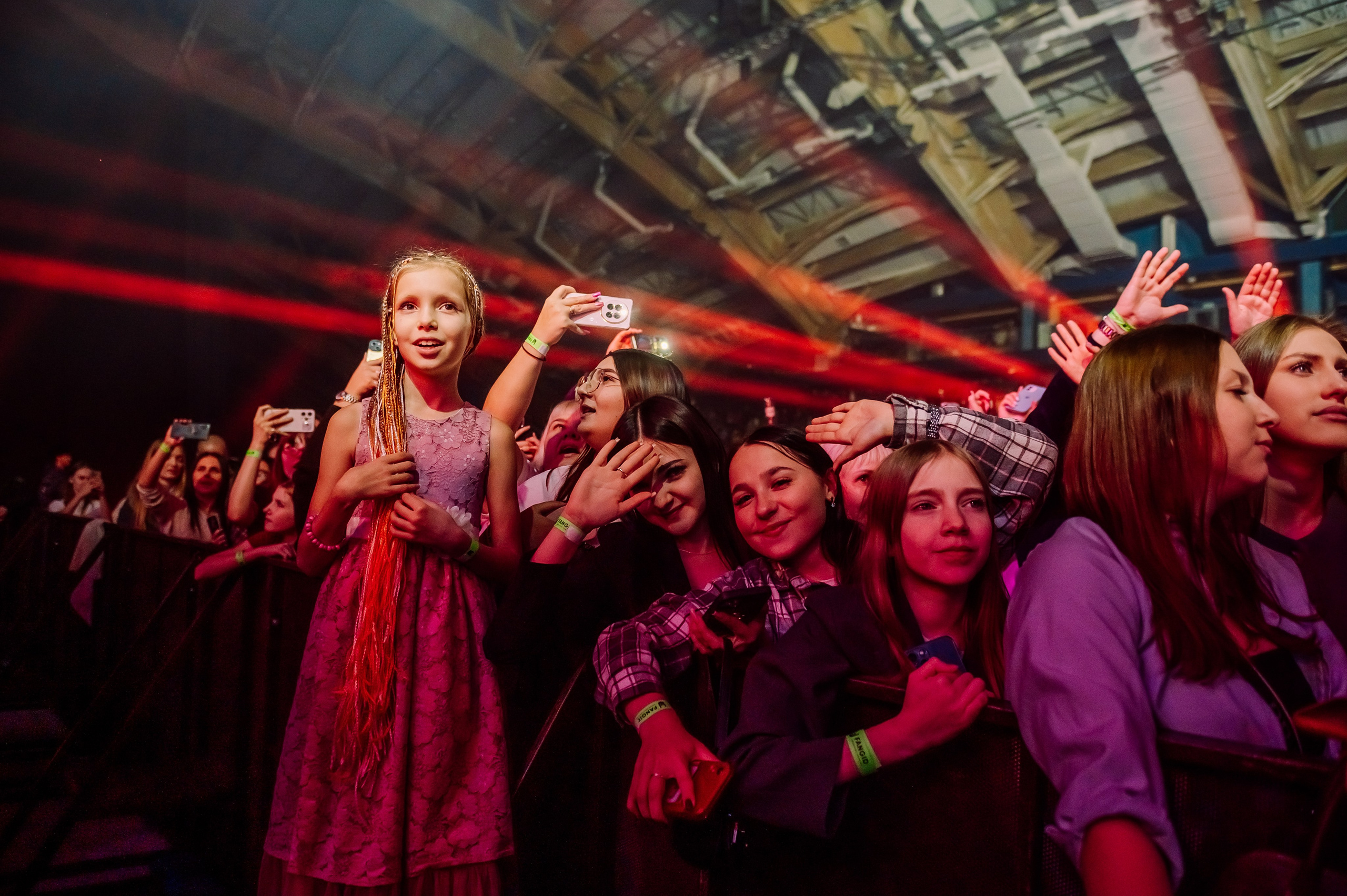 Руки вверх в Ледовом Дворце 15.11.2025. Детский фотограф, семейный фотограф и репортажи в Кемерово