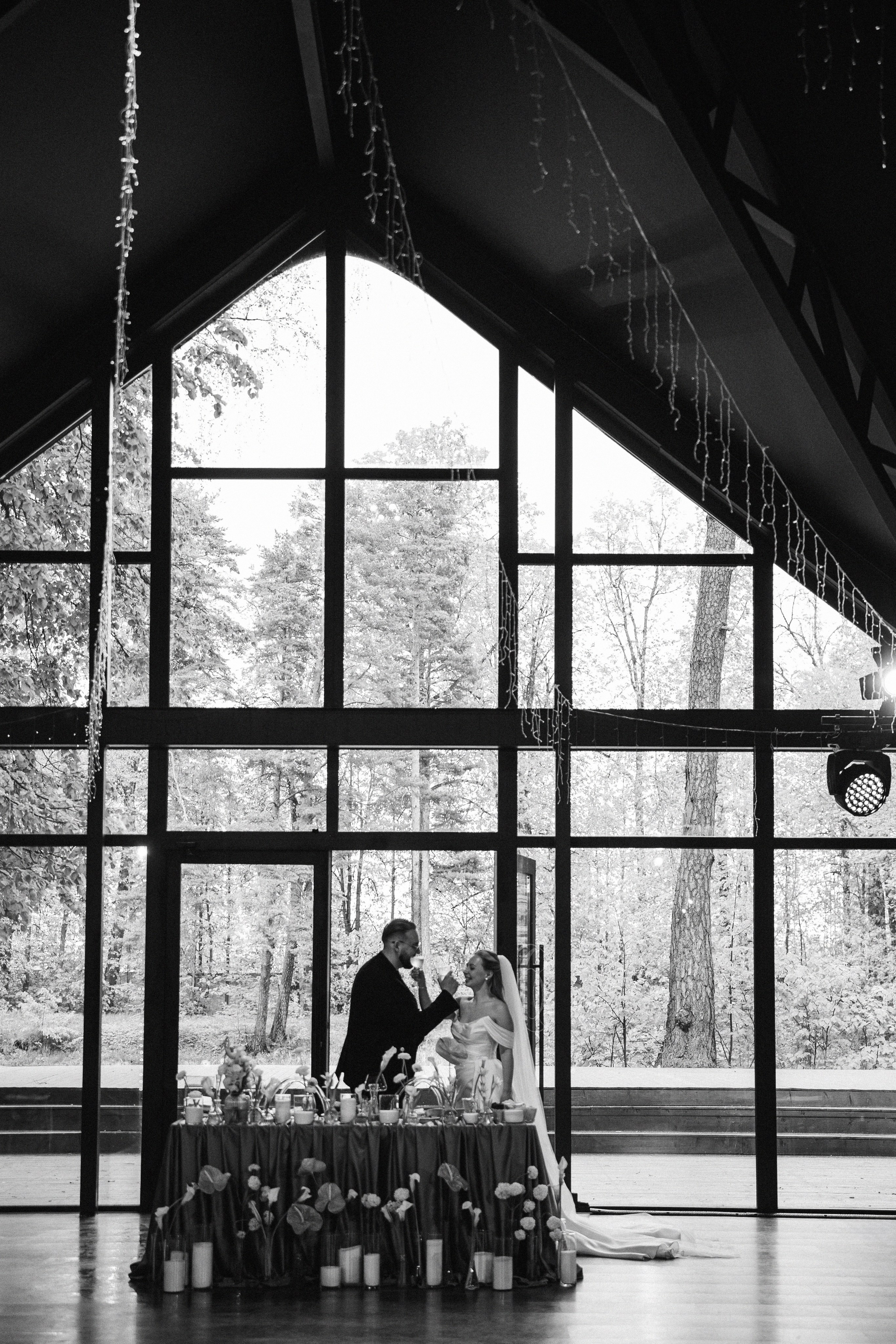 ЛЕС Event House выездная регистрация и свадебный банкет на площадке ЛЕС. Свадебный фотограф Москва