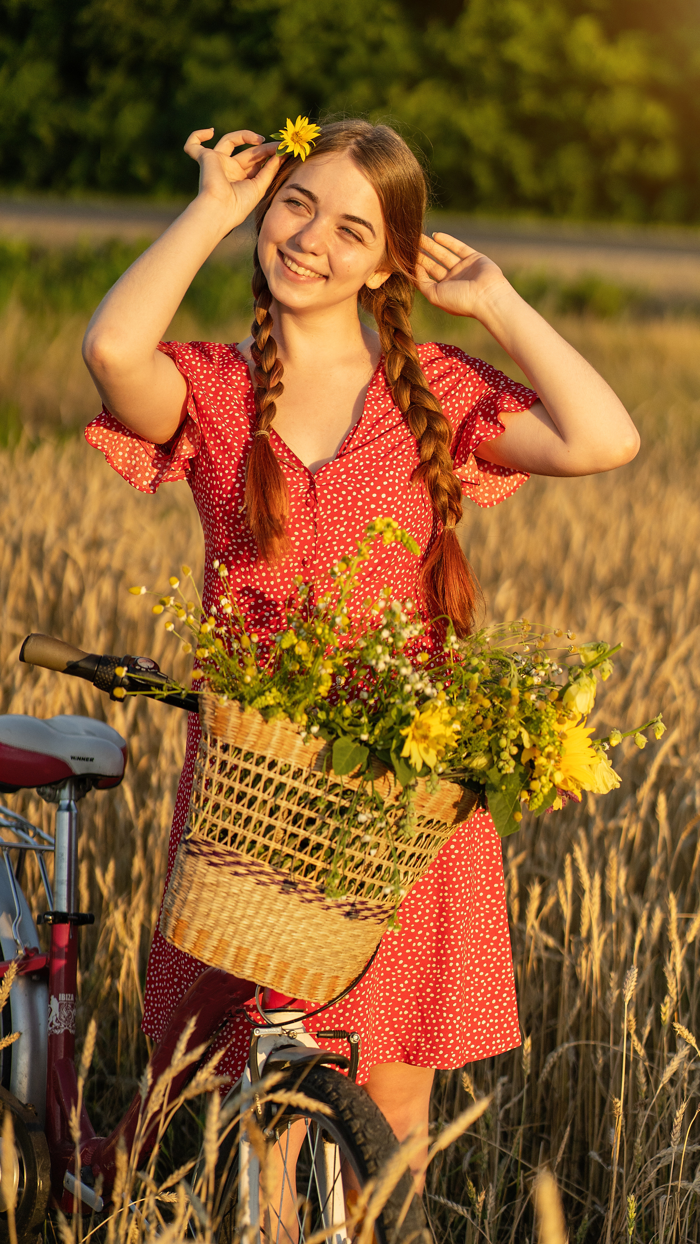 Портрет Виктории в пшеничном поле