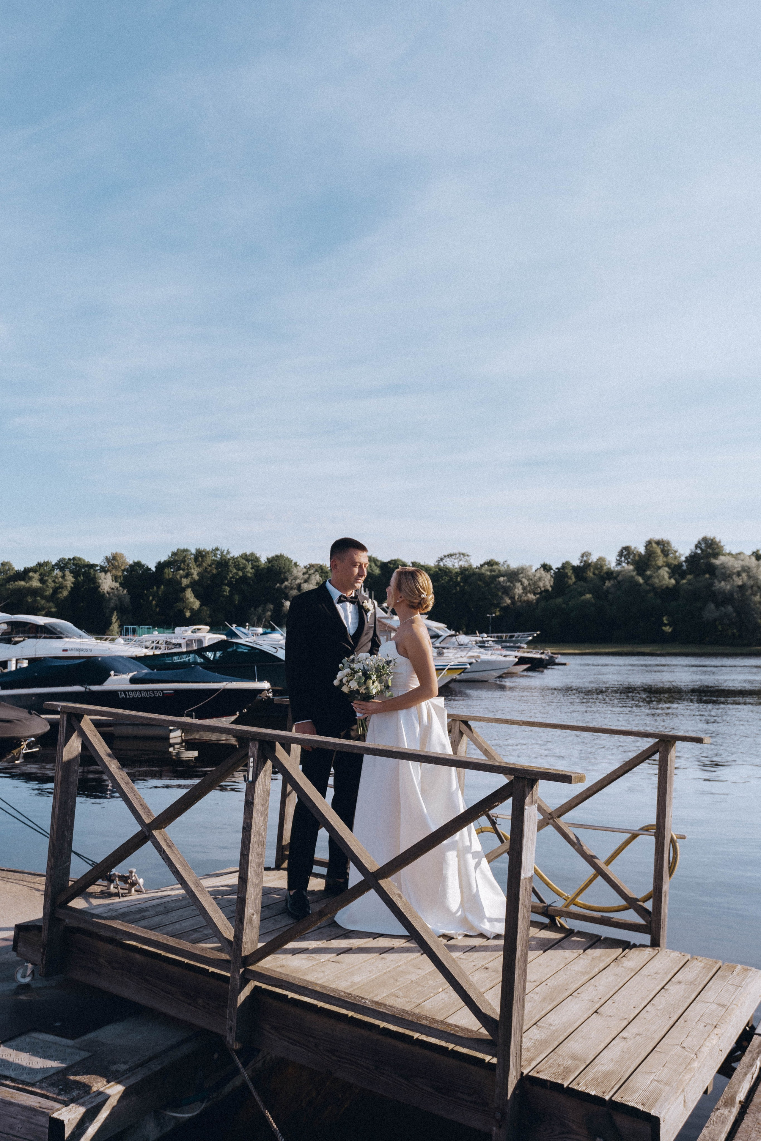 СВАДЕНБНАЯ СЬЕМКА НА КАТЕРЕ ПО КАНАЛАМ САНКТ-ПЕТЕРБУРГА И В АКВАТОРИИ НЕВЫ. Профессиональный фотограф, Санкт-Петербург — Виктория Богомолова