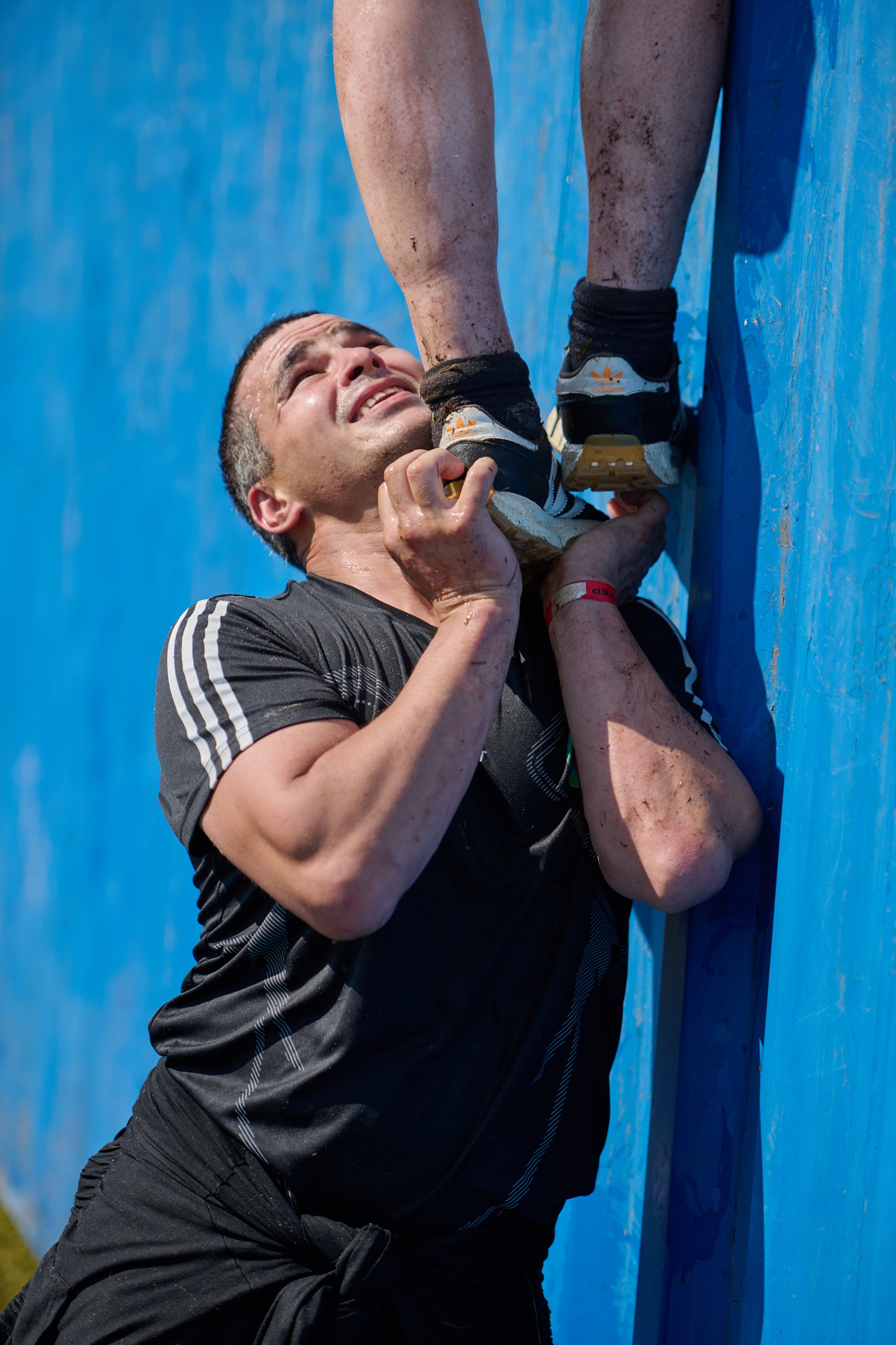 Фоторепортаж с забега Стальной характер в Сургуте, 5 июля 2025. Репортажный и семейный фотограф — Шелихов Сергей