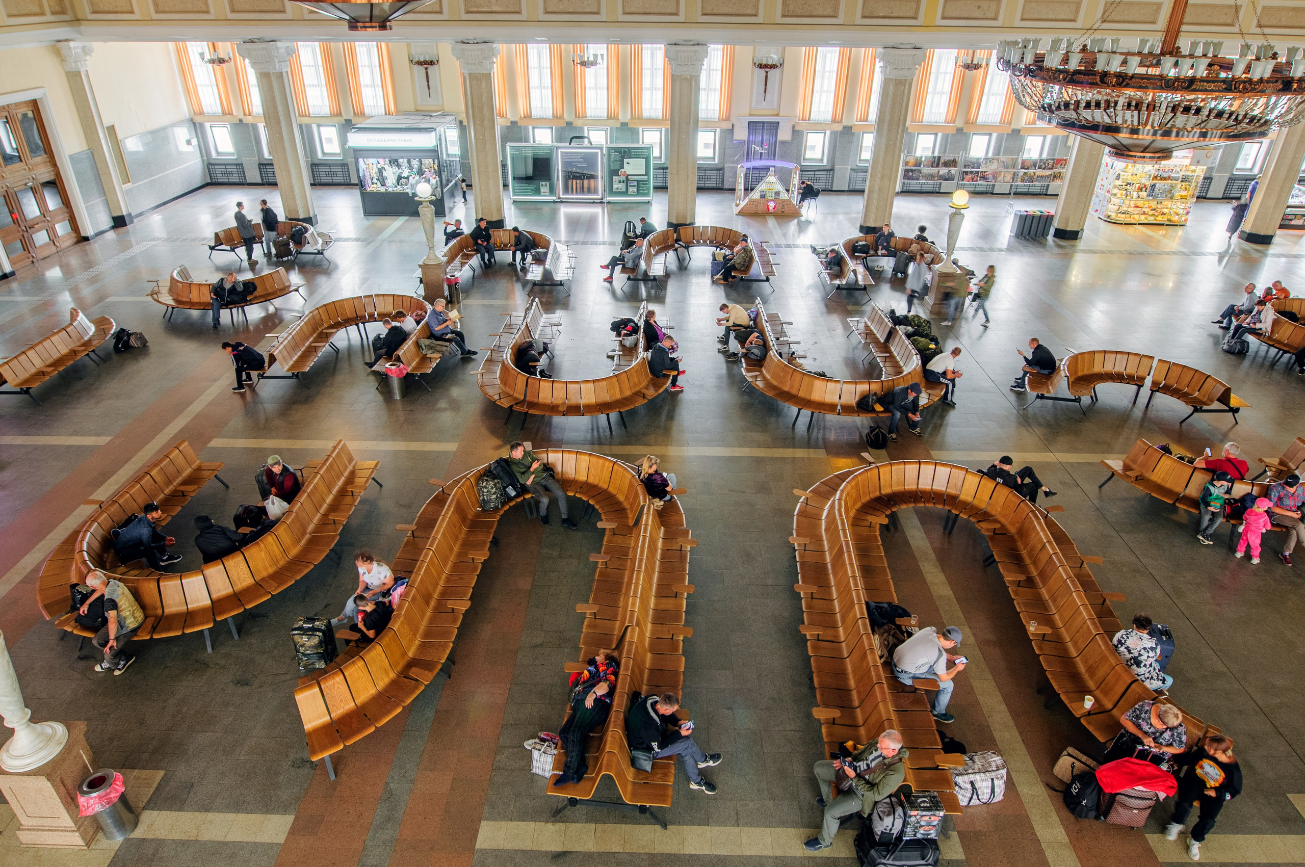 Железнодорожный вокзал Новосибирск-Главный. Фотограф Сергей Сергеев