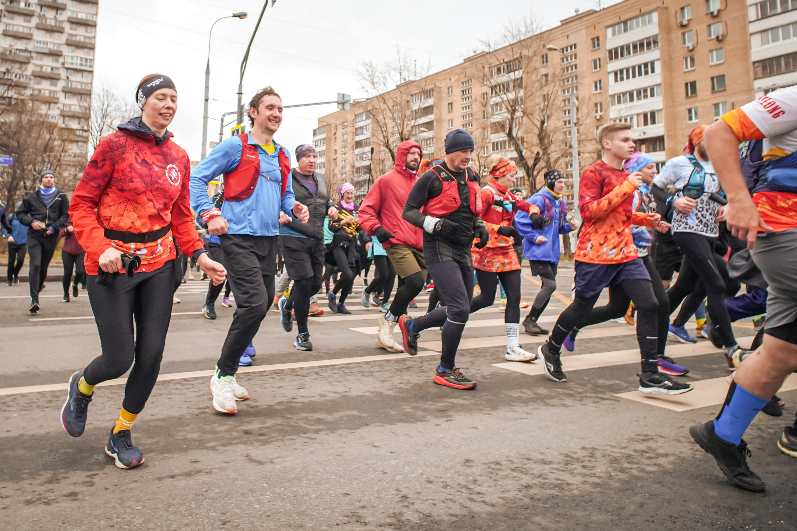 #марафонудома #яuzarun 2024 2-я петля, группа 6:30. Роман Капилюшов. Бег. Фото. Видео. г. Люберцы