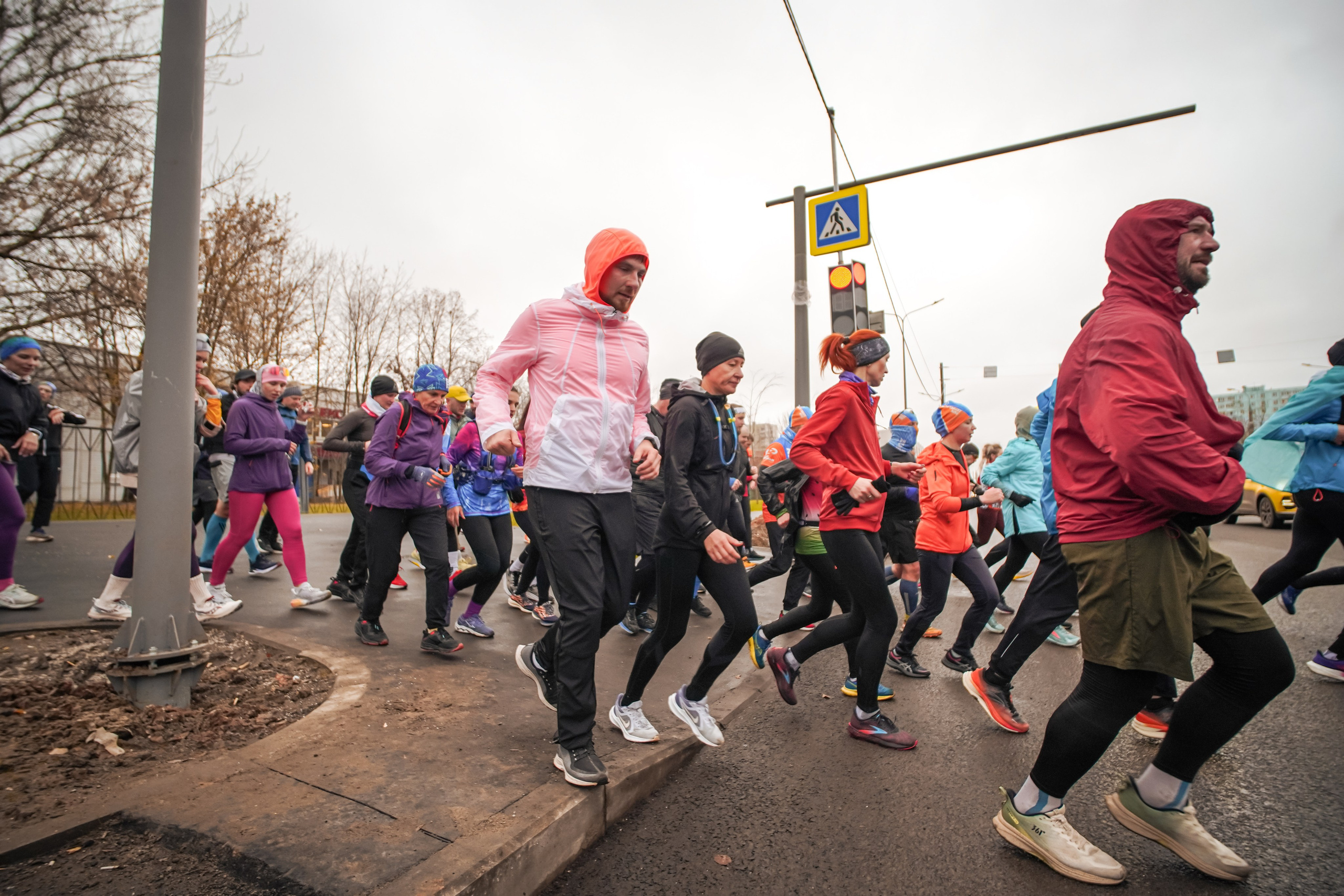 #марафонудома #яuzarun 2024 2-я петля, группа 6:30. Роман Капилюшов. Бег. Фото. Видео. г. Люберцы