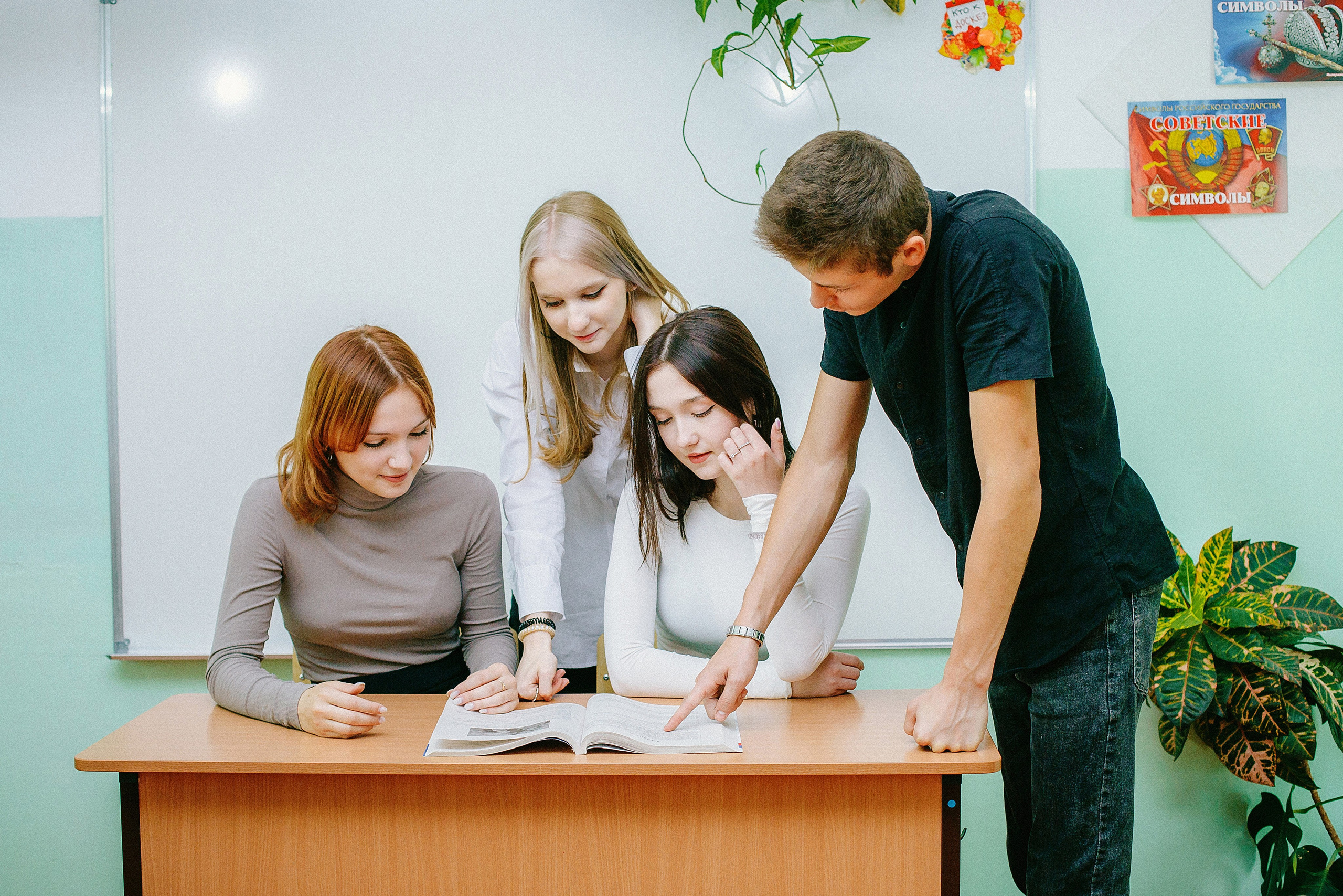Выпускные альбомы групповые фотографии Искитим Бердск Новосибирск. Выпускные альбомы Искитим, Бердск и Новосибирск Крюкова Елена