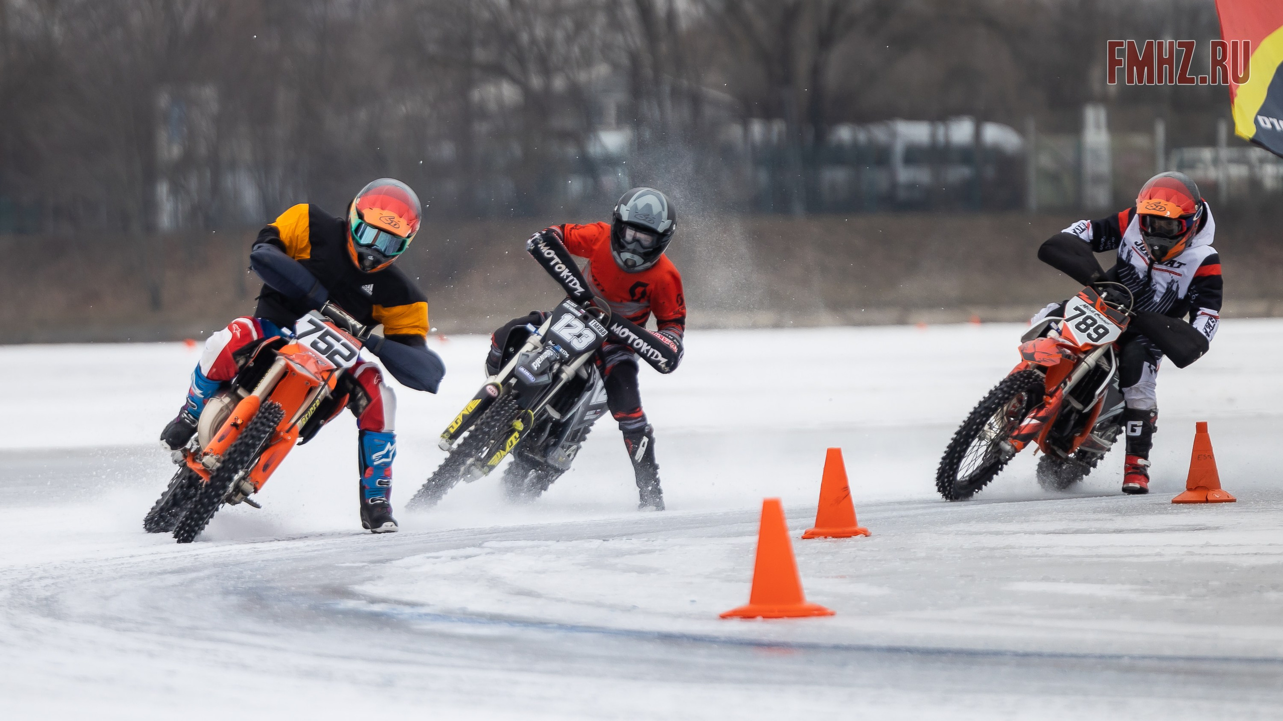 Первый этап Кубка МФР по мотокроссу на льду Большого Крылатского пруда в Москве. 8 февраля 2025 г. Фотограф Владимир Охрименко