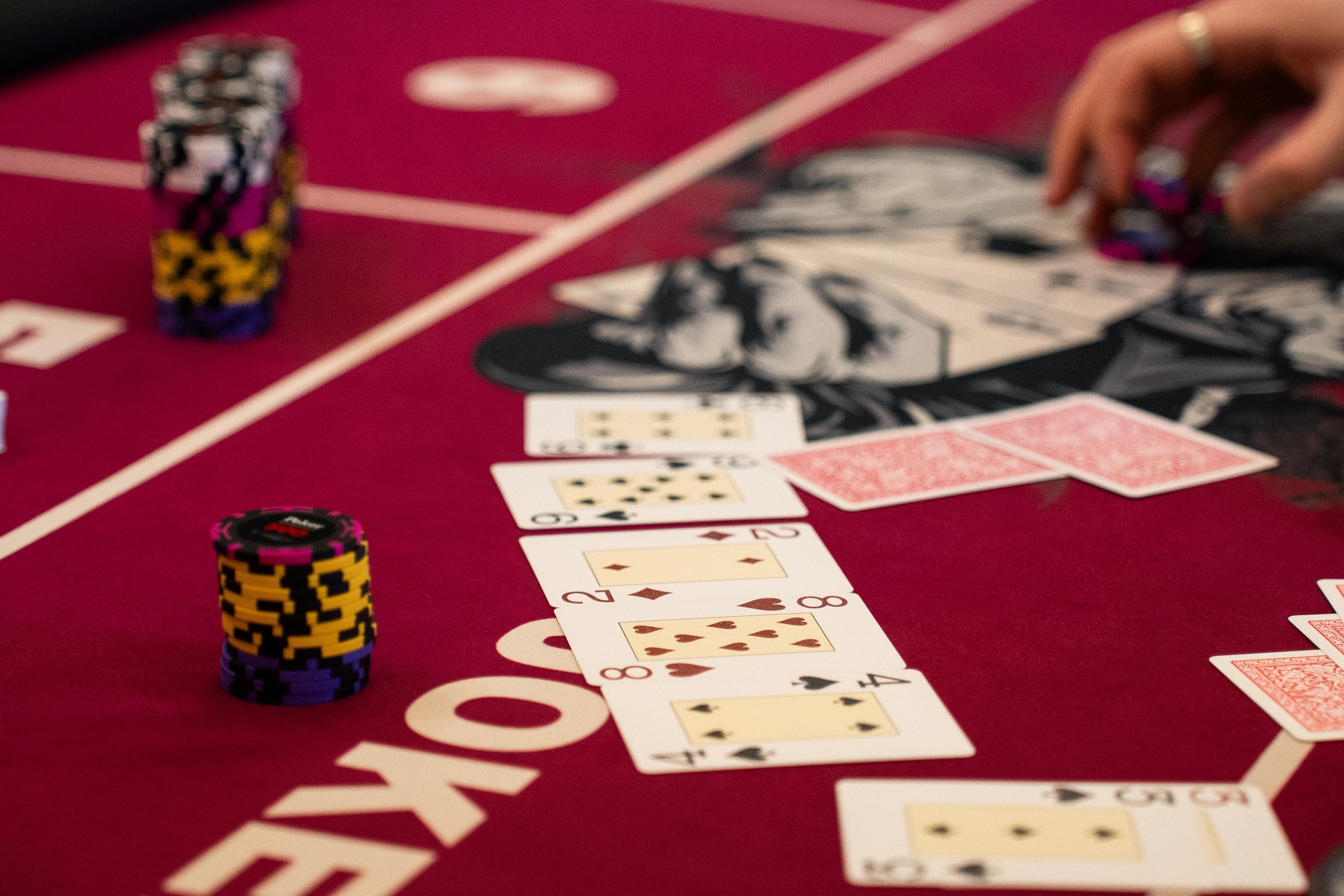 Joker Poker Club 28.02.2026. Коммерческий и художественный фотограф и видеограф в Москве Арсений Тургенев