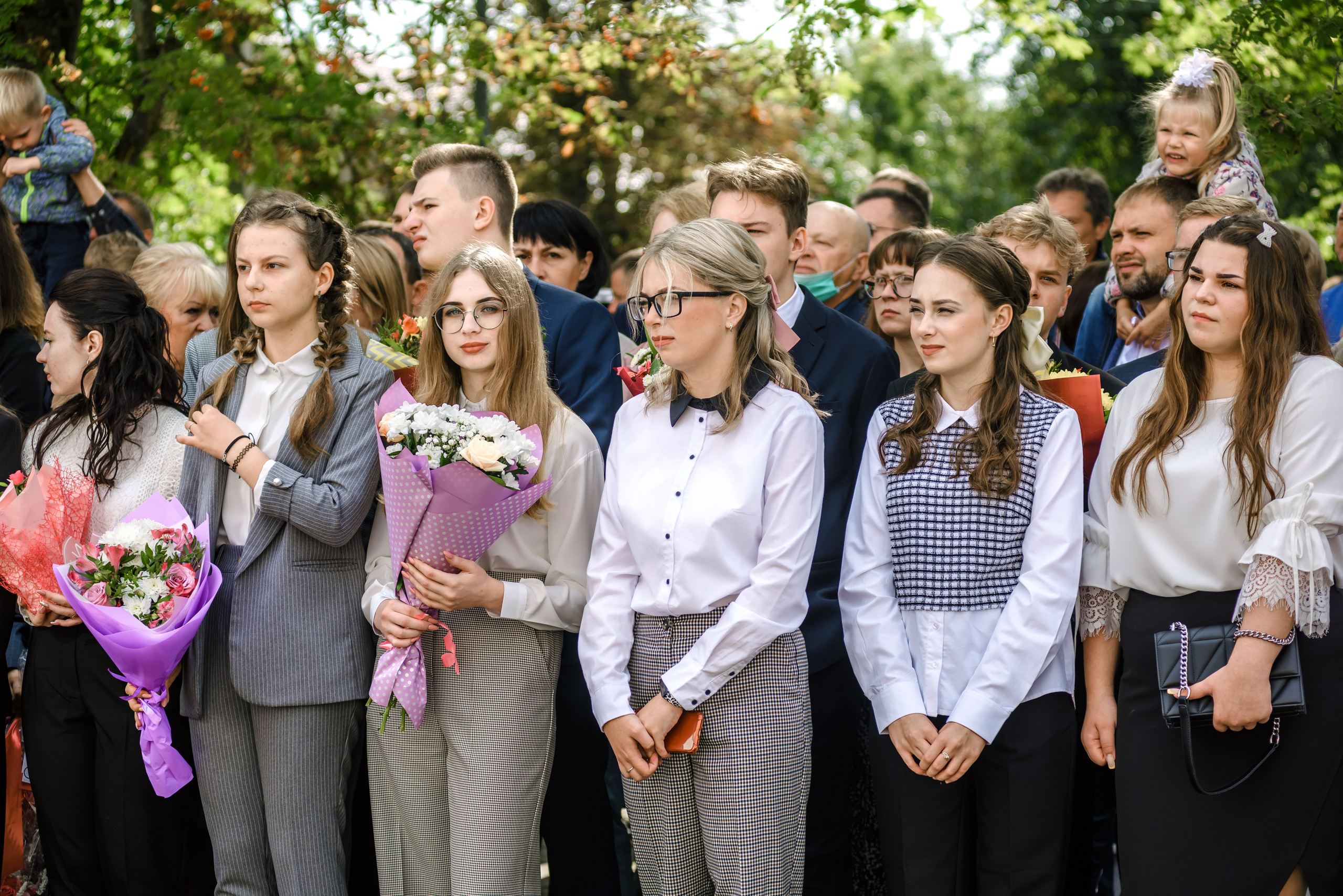 Линейка 11-е классы 2023. Фотограф Галина Лисанова, г. Брянск