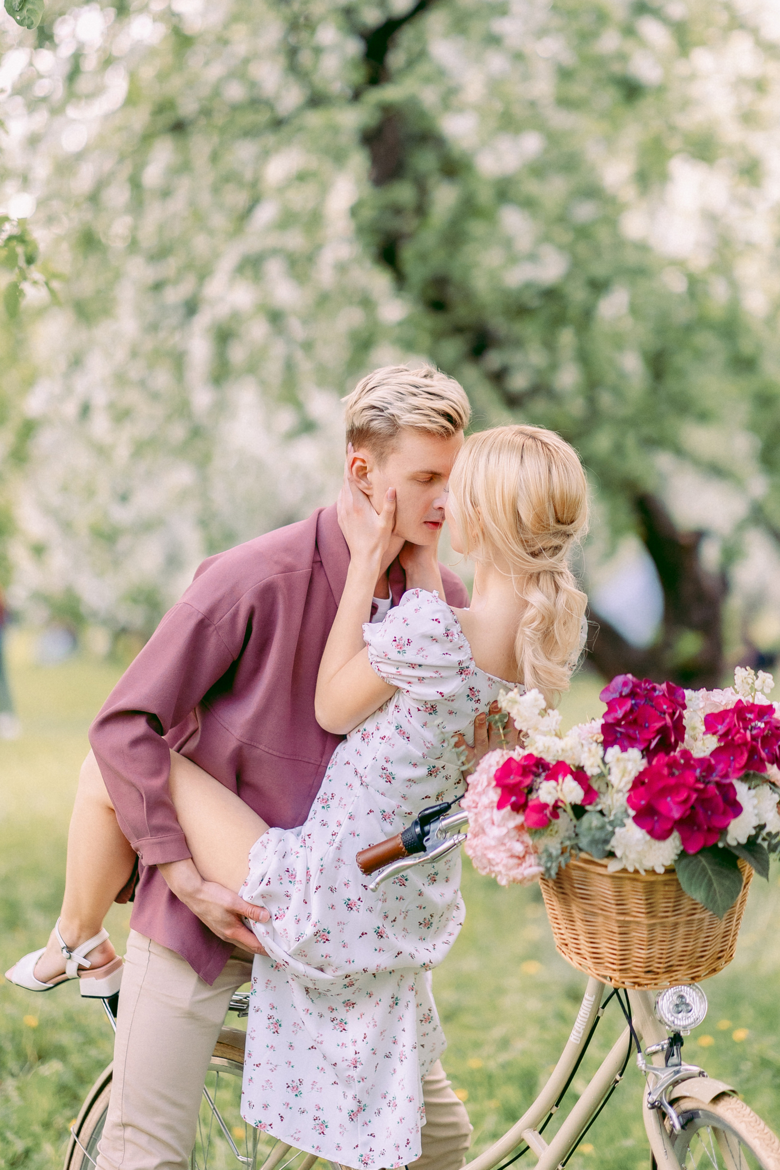 Фотограф лавстори Love story в цветении. Фотограф Москва — Павел Михайлов