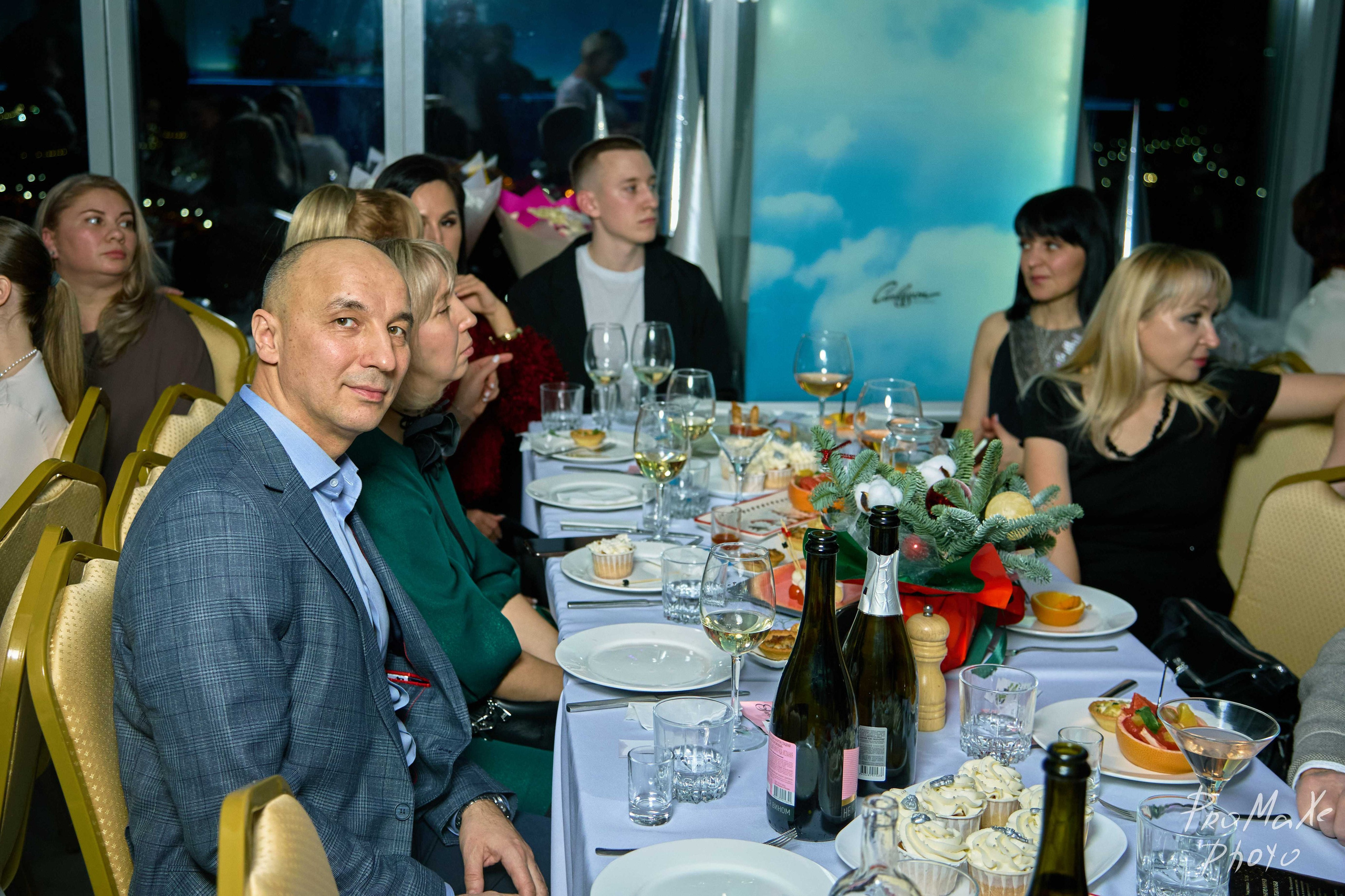 Зал КРАСА МАСС-МЕДИА ЧУВАШИИ. Владимир Суздалов (ProMaXe) — Портретный фотограф, тематические фотосессии в Чебоксарах