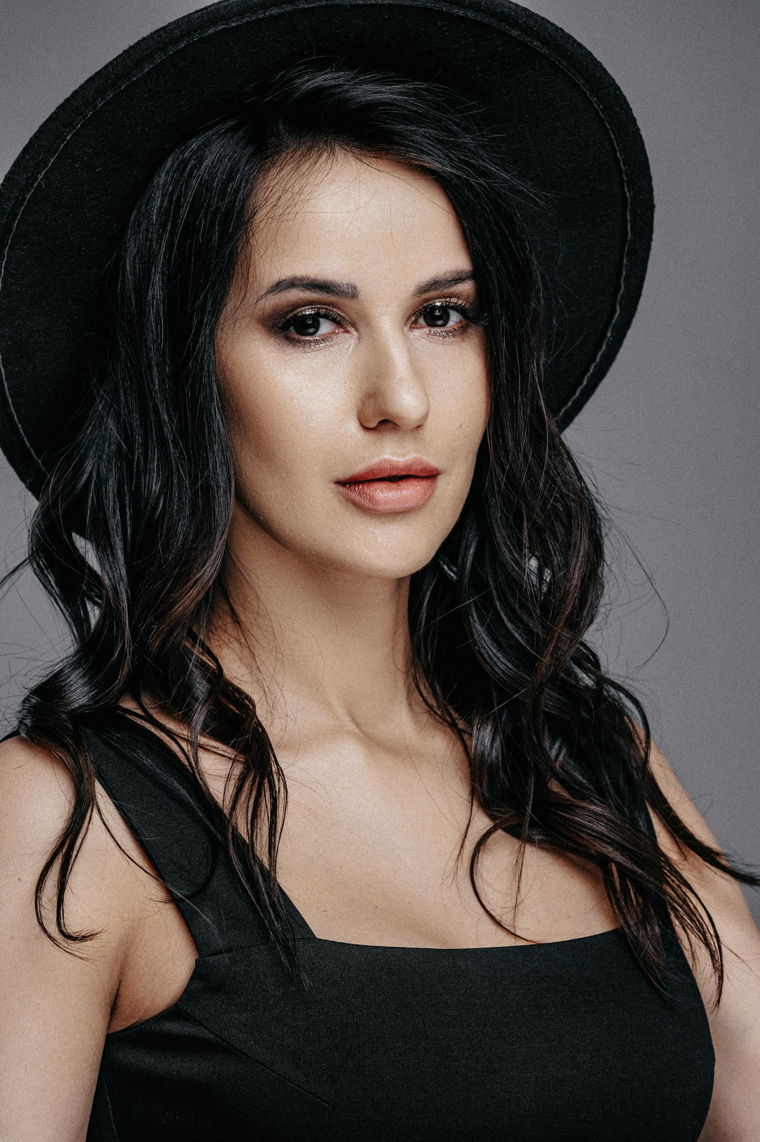 Беременная фотосессия на циклораме в фотостудии «Мануфактура» в Балашихе. Свадебный и семейный фотограф Виктория Носачёва. Щелково, Москва и МО