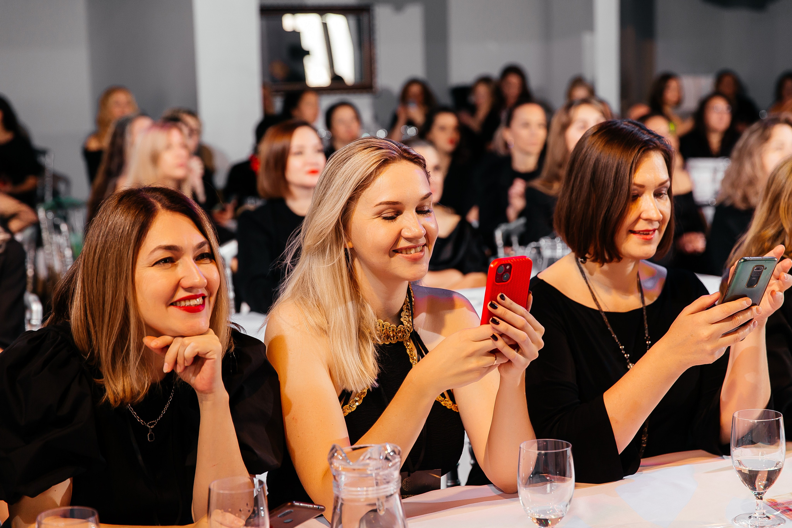 Фотозона+выступление спикеров. Фотограф в Красноярске Надежда Воскресенская