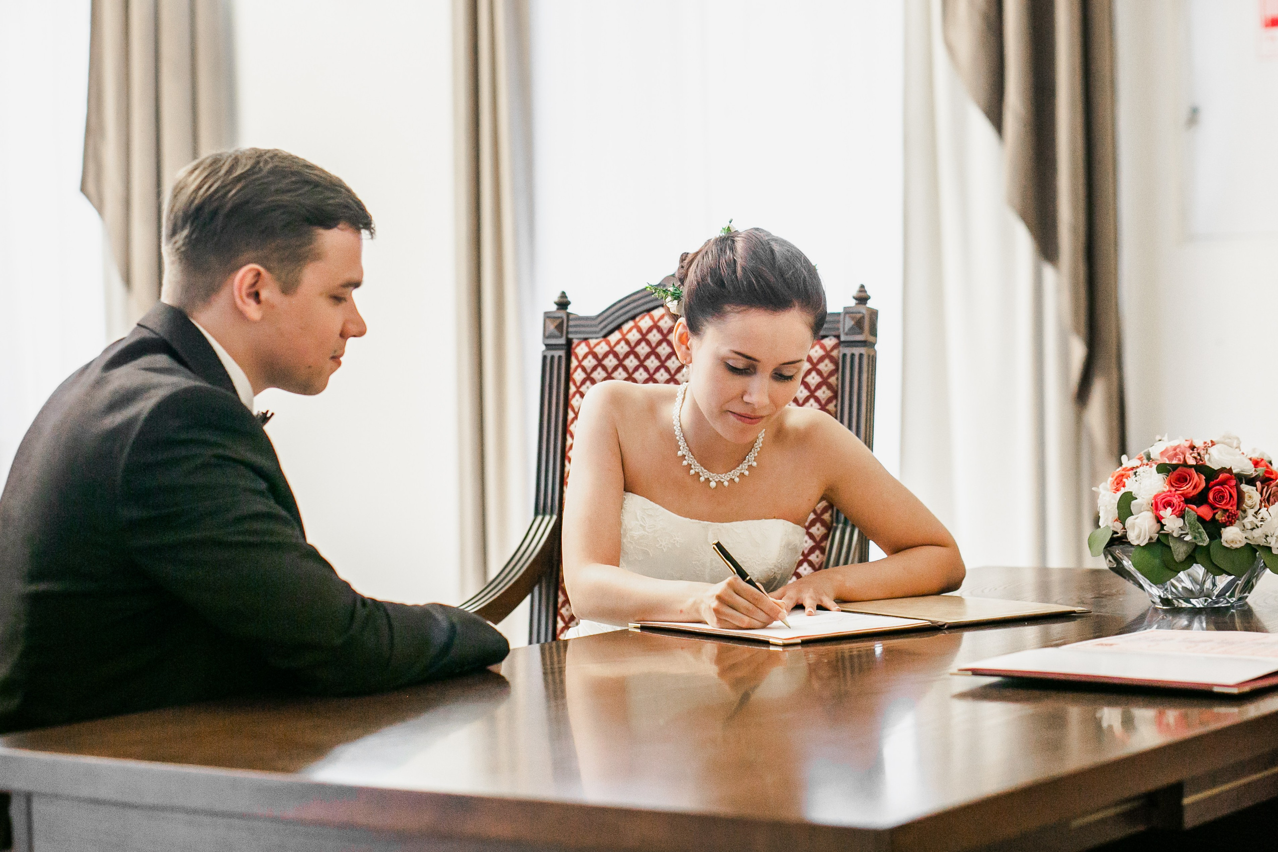 Свадебная прогулка ВДНХ. Фотограф Олеся Бакалина