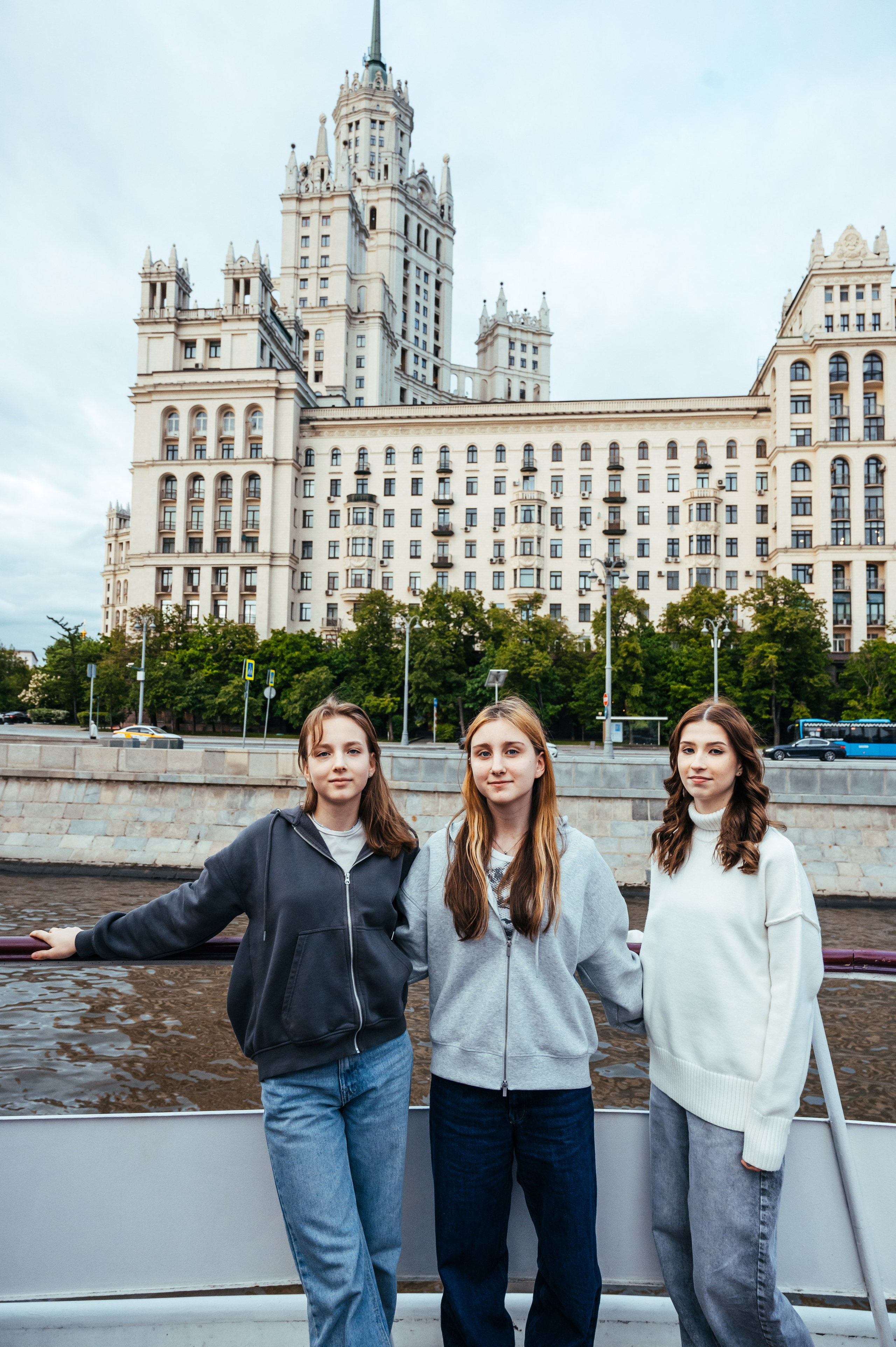 Последний звонок. Анастасия Петрович фотограф, фотокорреспондент в Москве и Санкт-Петербурге. Фотосъёмка репортажа, мероприятия, корпоративная съёмка, контент