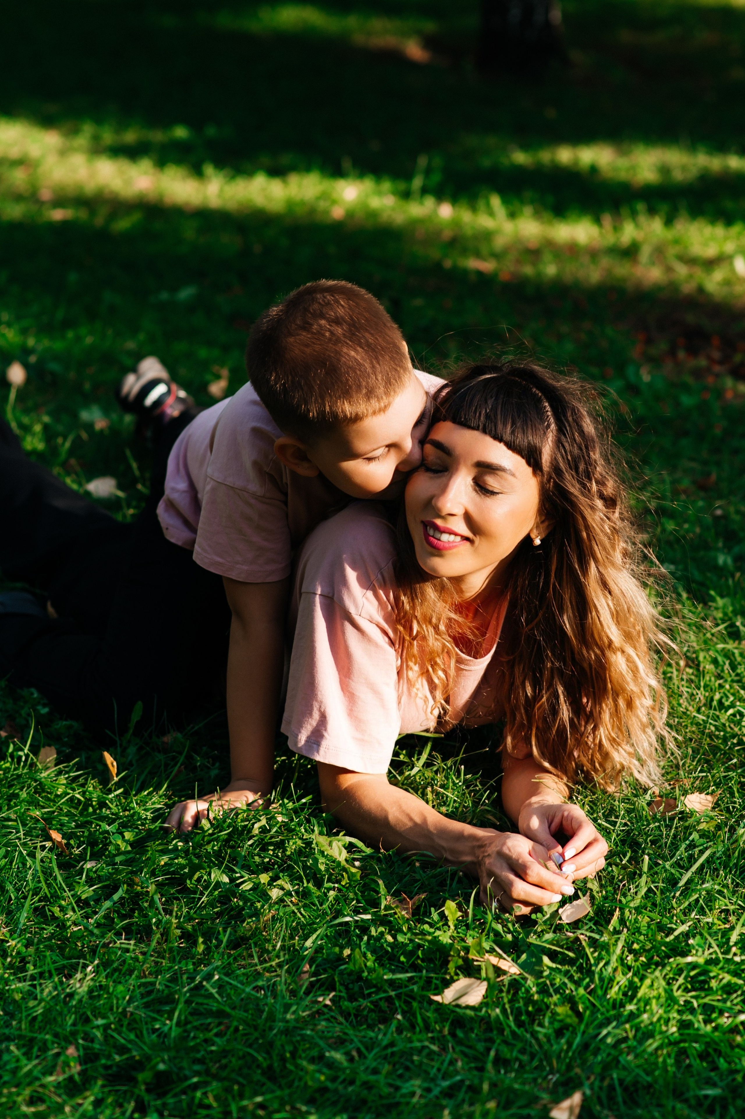 Мама и сын. Прогулка. Семейный фотограф в Оренбурге Анна Рожкова