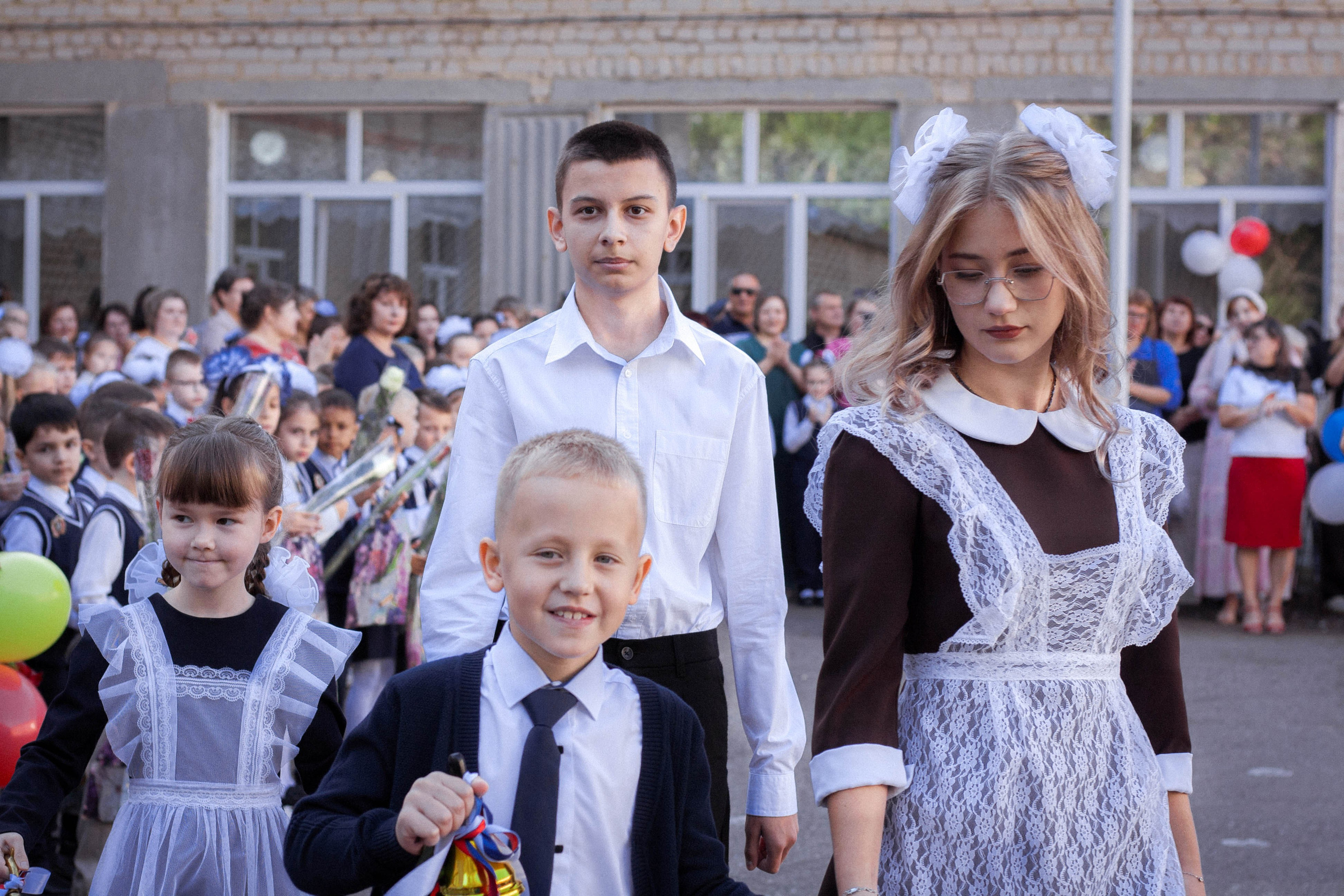 11 класс линейка. Портретный фотограф в Саратове