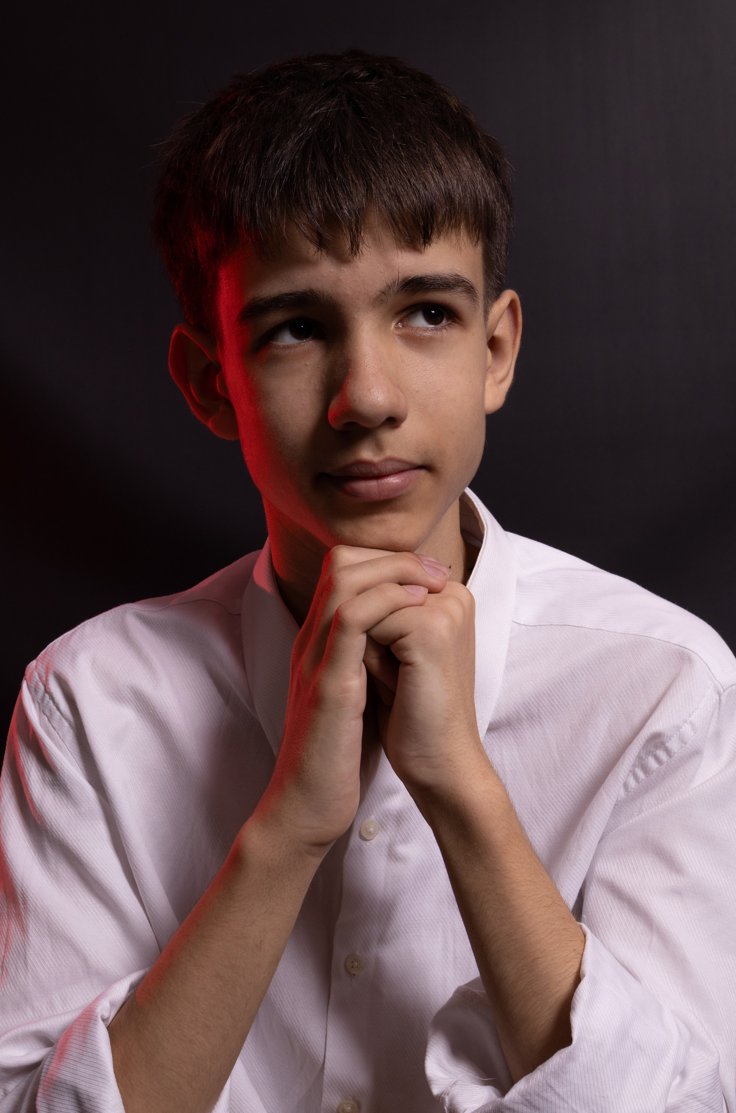 Мужской портрет. Я работаю в разных жанрах фотографии — от портретов до свадебной и семейной съёмки — в городе Междуреченске. Виктория Куреннова