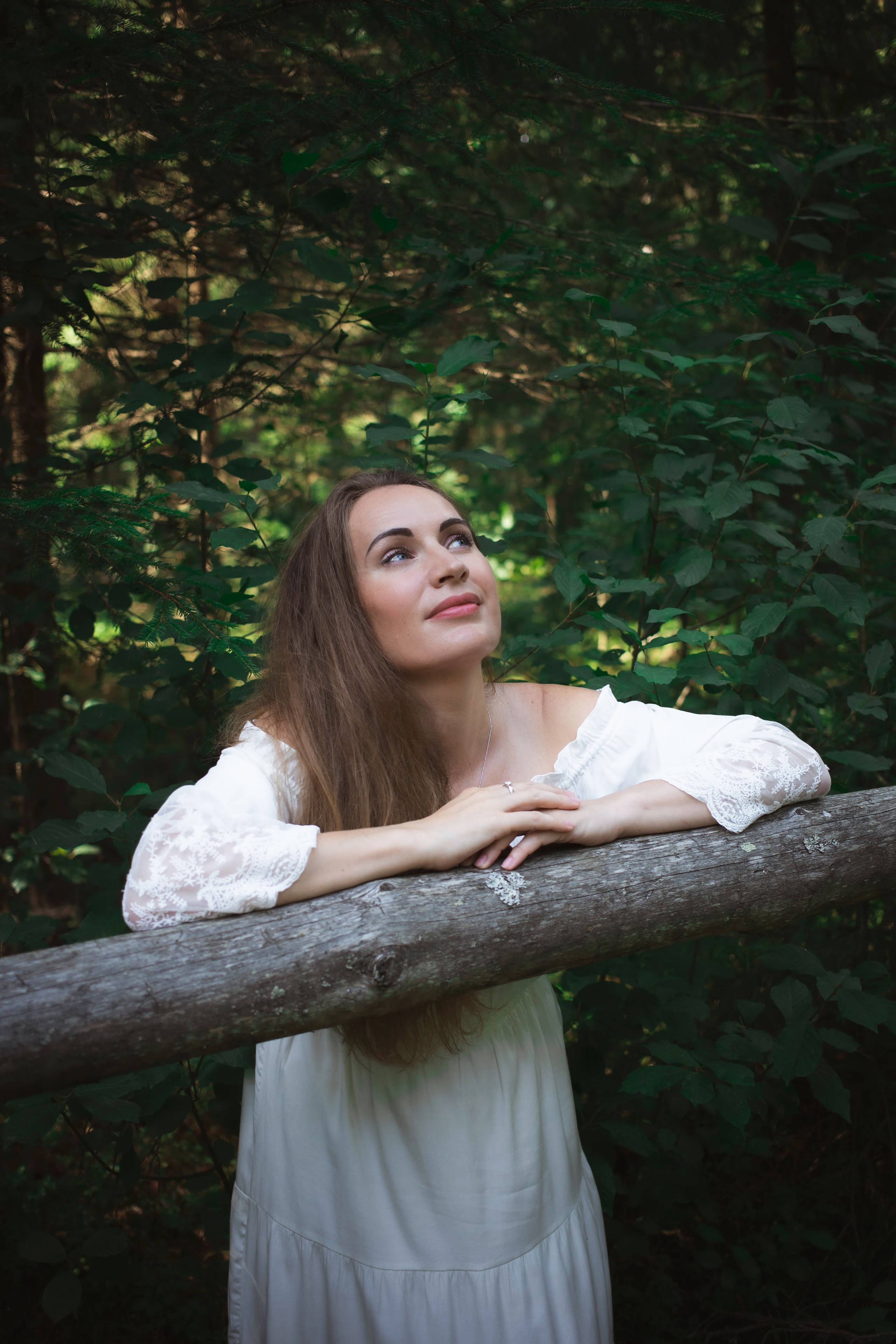 Лесная история: фотопрогулка на природе в Санкт-Петербурге. Портретные фотосессии, контент-съемки, репортаж